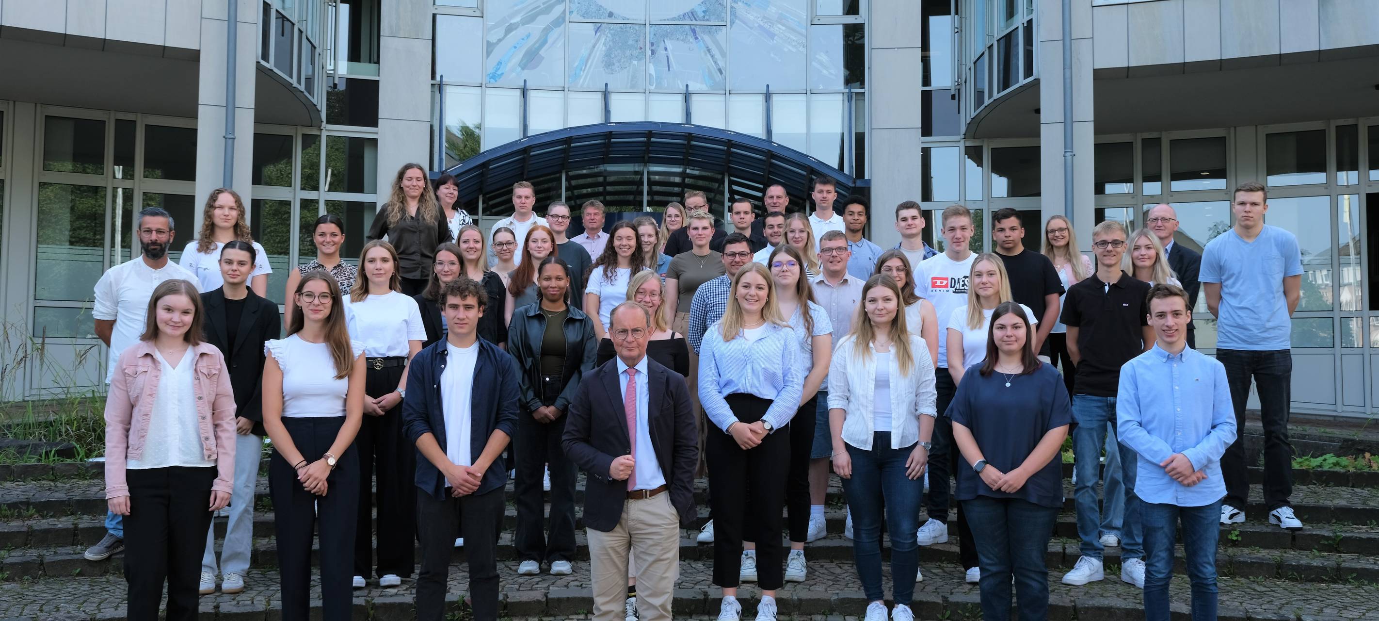 Hochsauerlandkreis stellt über 40 Nachwuchskräfte ein