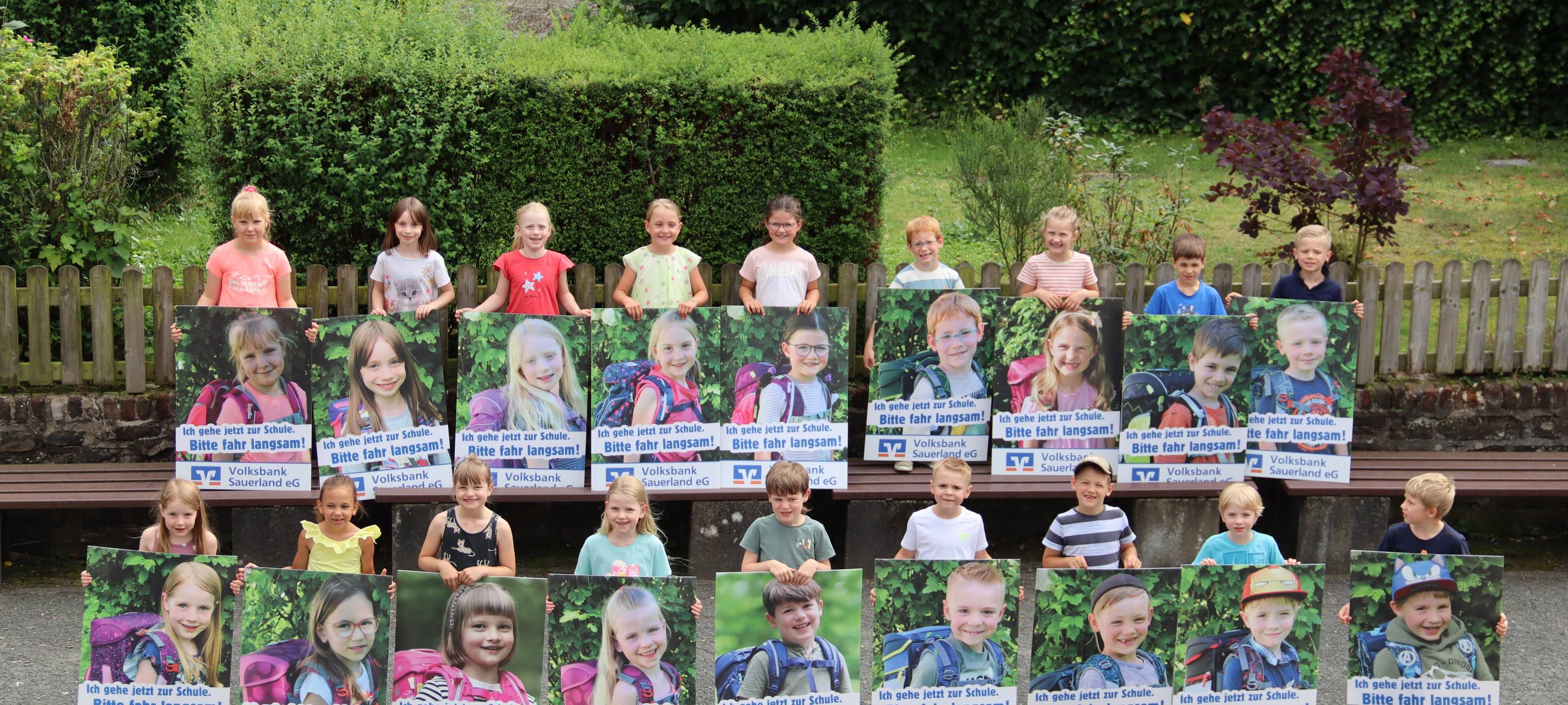 Meschede: Plakataktion mit Schulanfängern