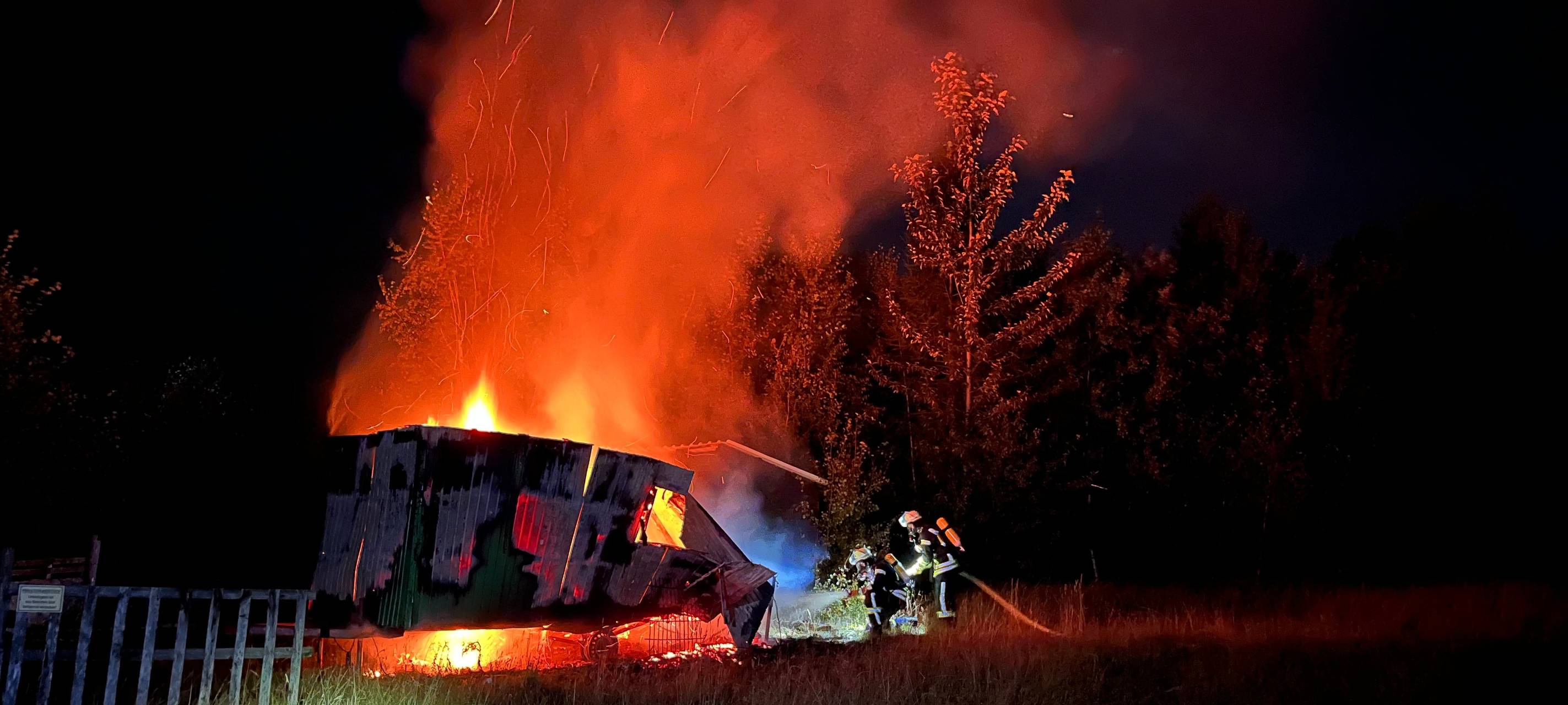 Brilon: Brand zerstört Bauwagen