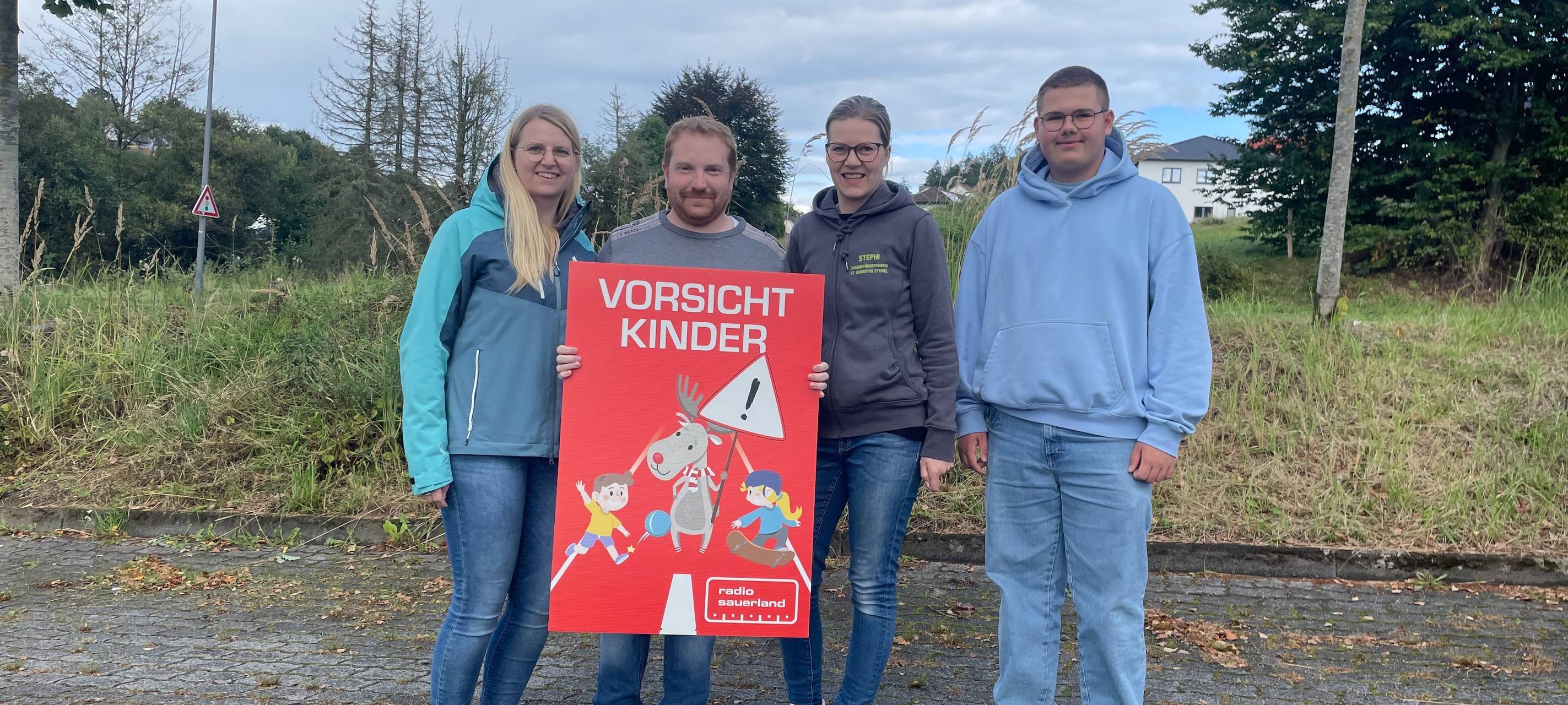 Zum Nachhören: "Vorsicht Kinder" Plakate in Sundern-Stemel