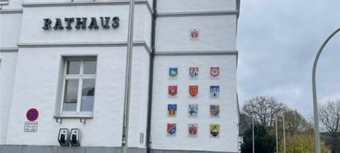 Schmallenberg: Wappenturm vor Rathaus