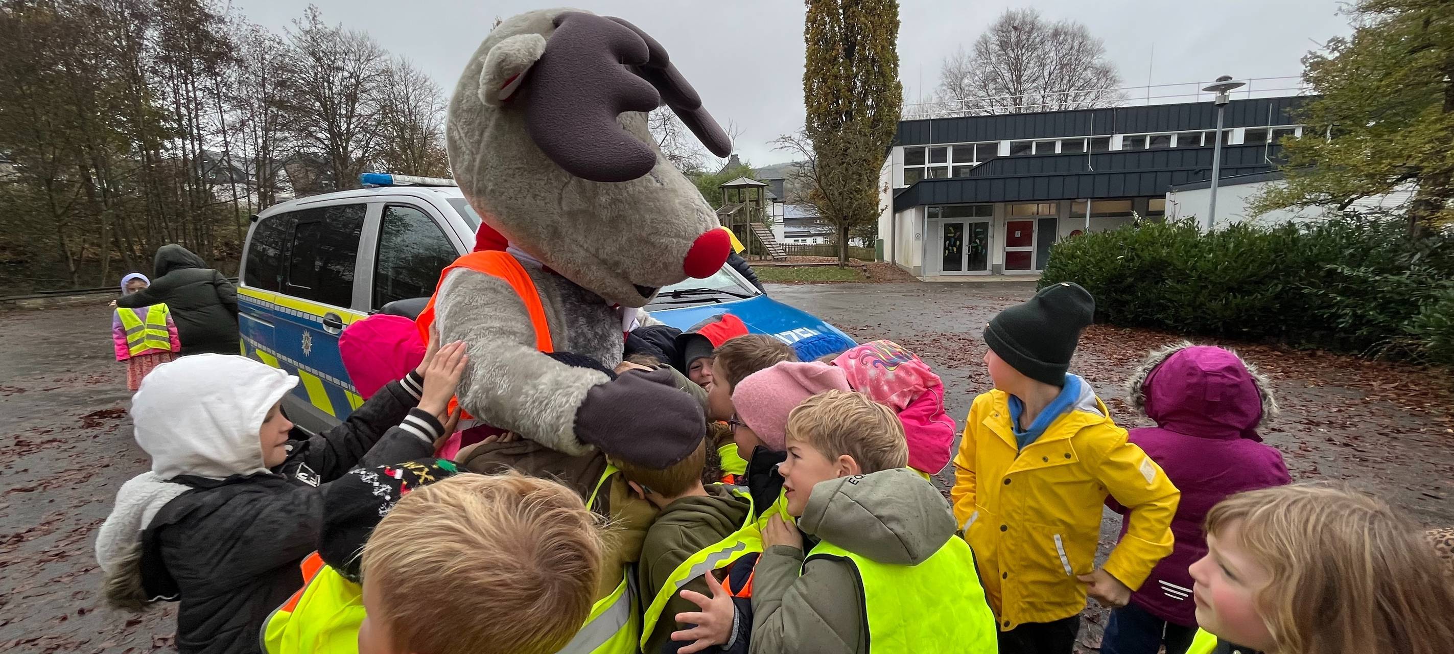 Mit Emil sicher zur Schule - Wir machen die Schulwege sicher!