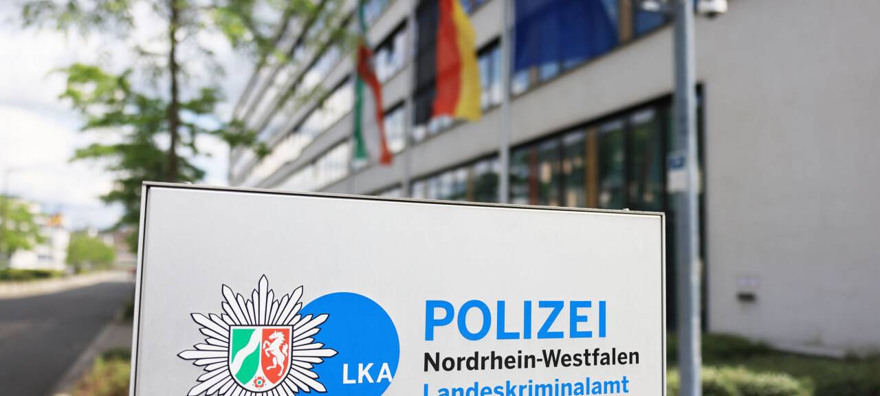Ein Schild des LKA NRW vor dem zuständigen Gebäude