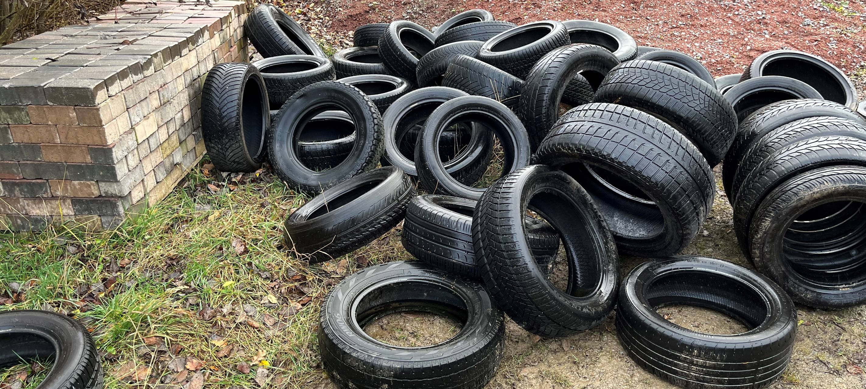 Brilon: Altreifen in Thülen entsorgt