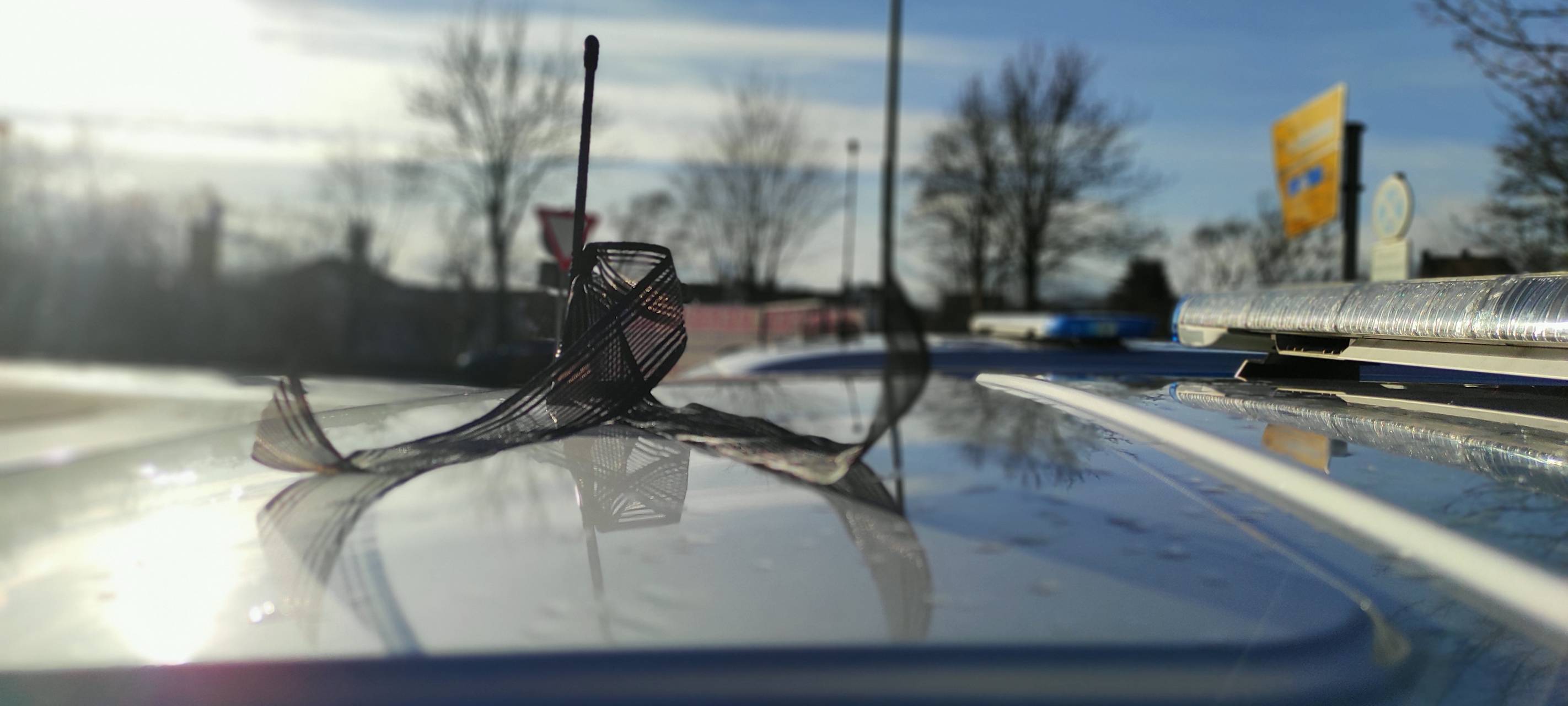 Streifenwagen im Sauerland tragen Trauerflor