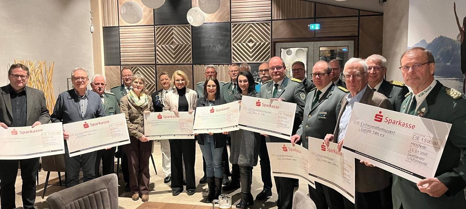 Sauerland: Schützen spenden für guten Zweck