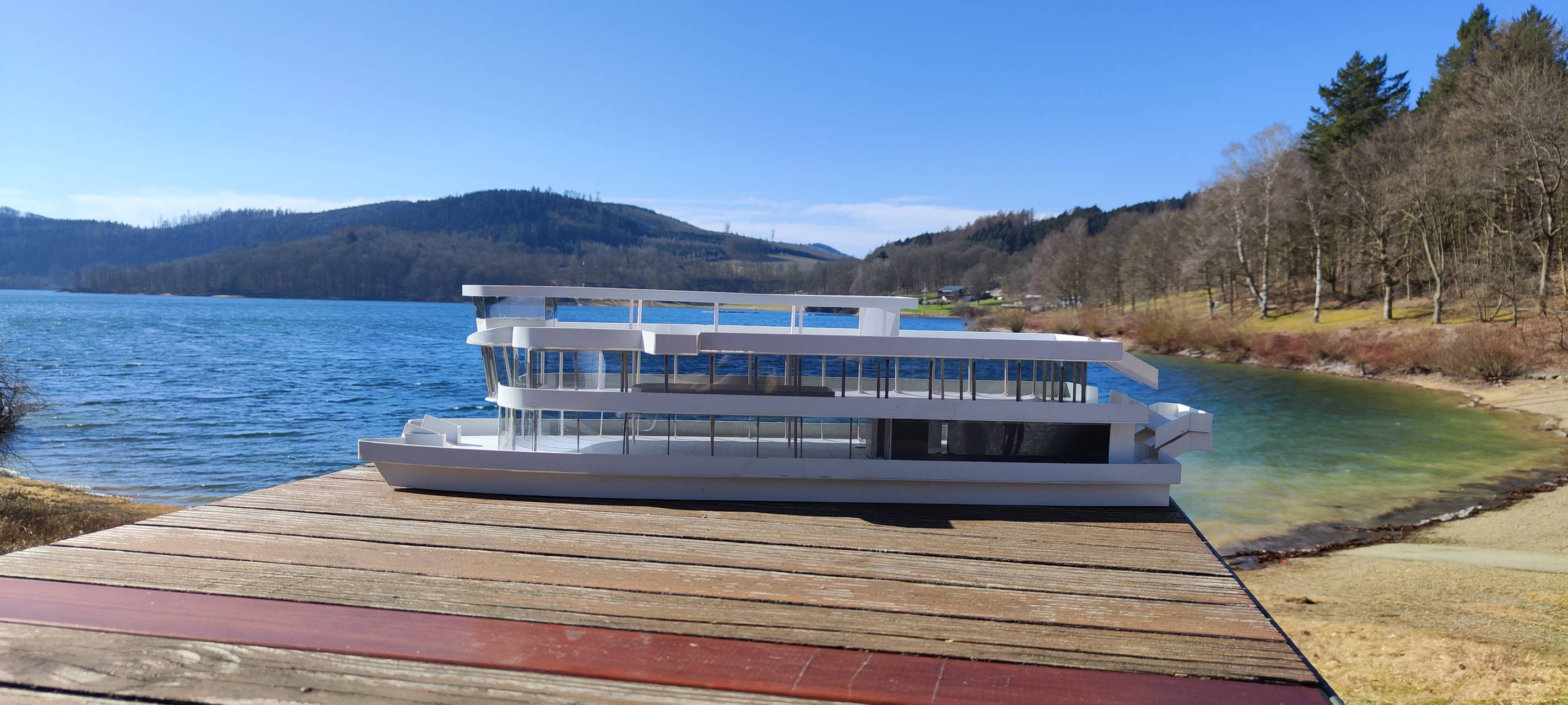 Anlieferung: Vollsperrung der B55 am Hennesee