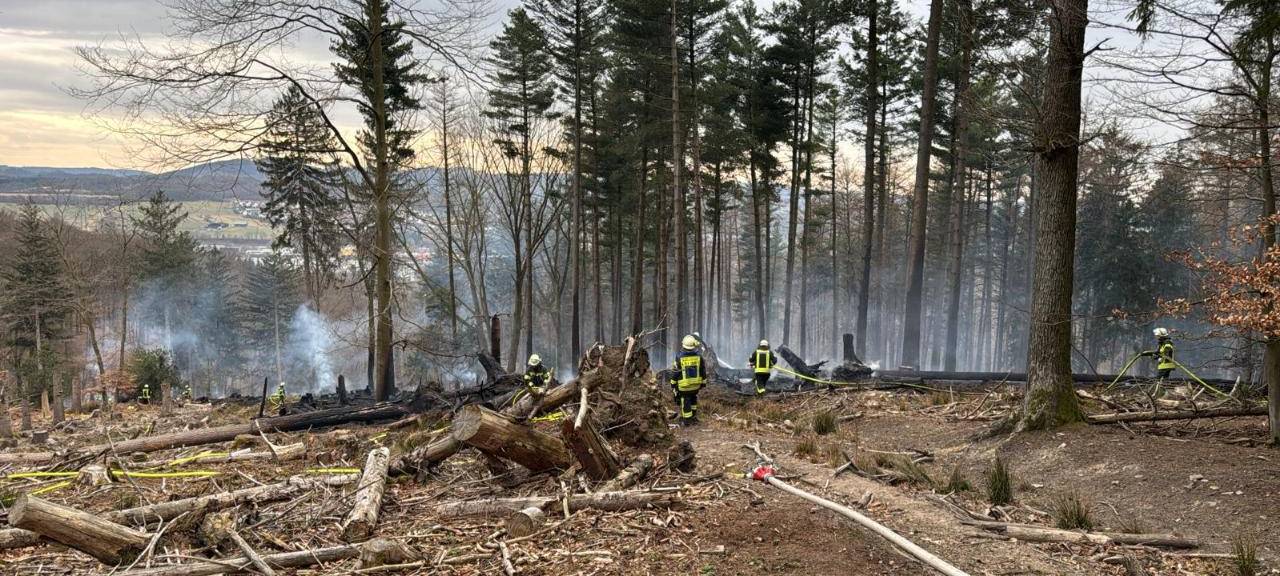 Arnsberg: Waldbrand zwischen Hüsten und Bruchhausen