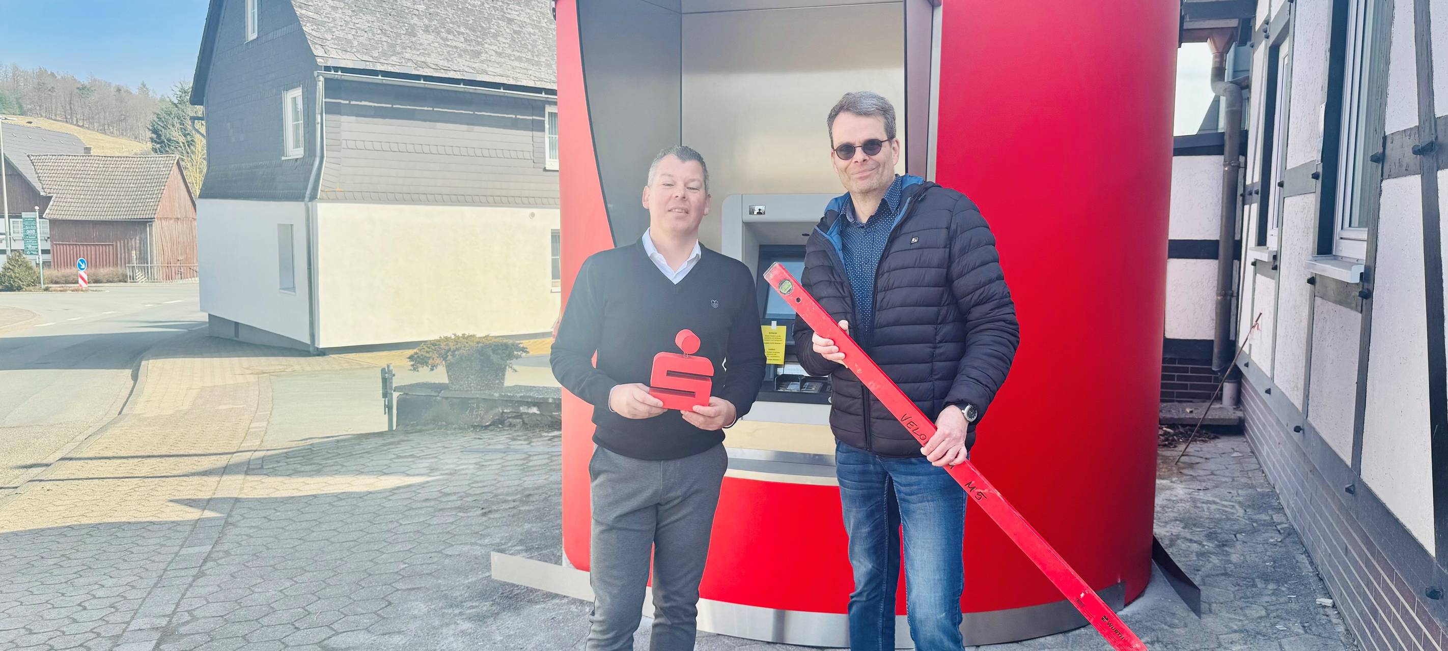 Sauerland: Sparkasse mit neuen Geldautomaten
