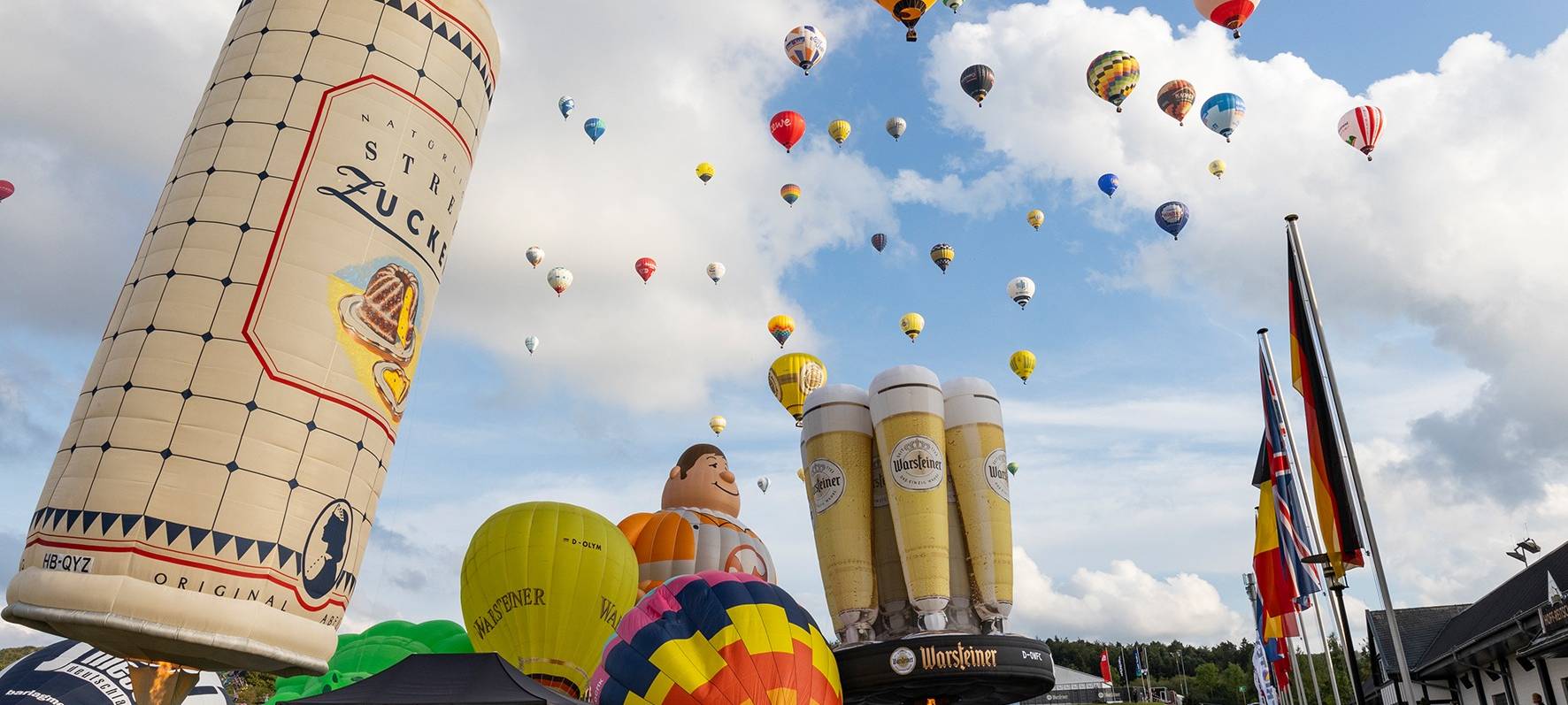 Sauerland: Warsteiner Montgolfiade mit Ballon-Wiesn
