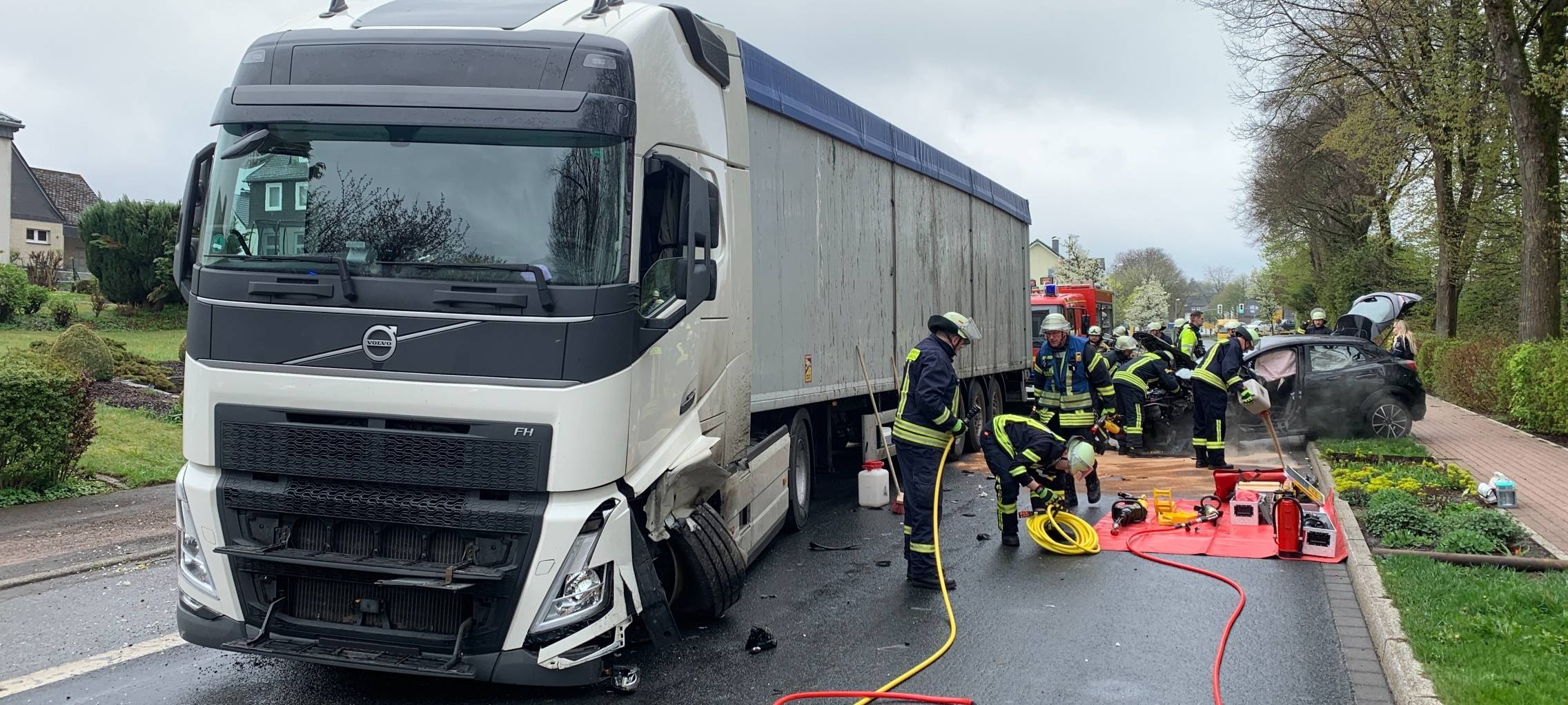 Brilon: Unfall auf der B7 bei Altenbüren