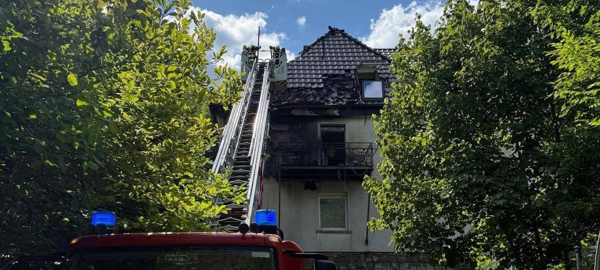 Sundern: Großeinsatz durch Wohnungsbrand