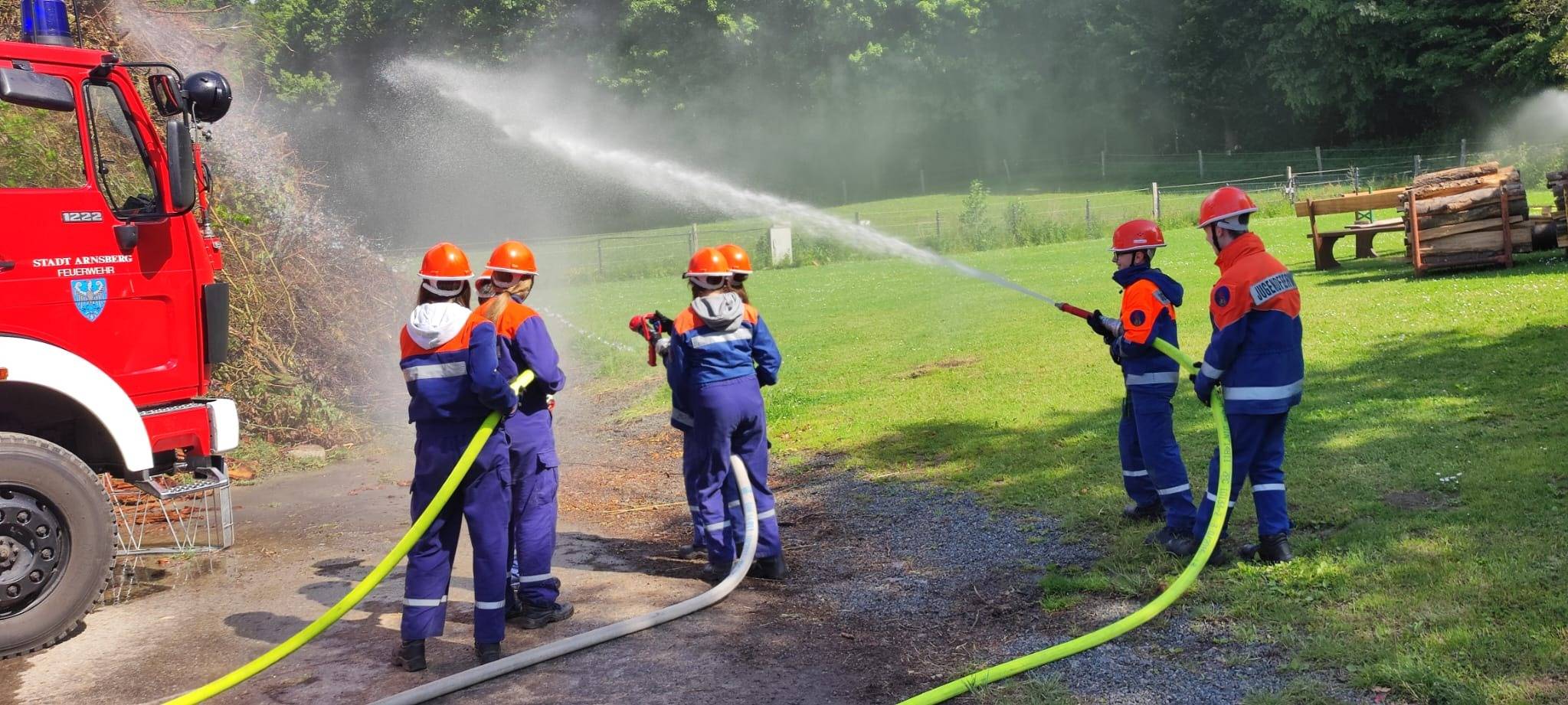 Arnsberg: Jugendfeuerwehr übt Einsatzszenarien
