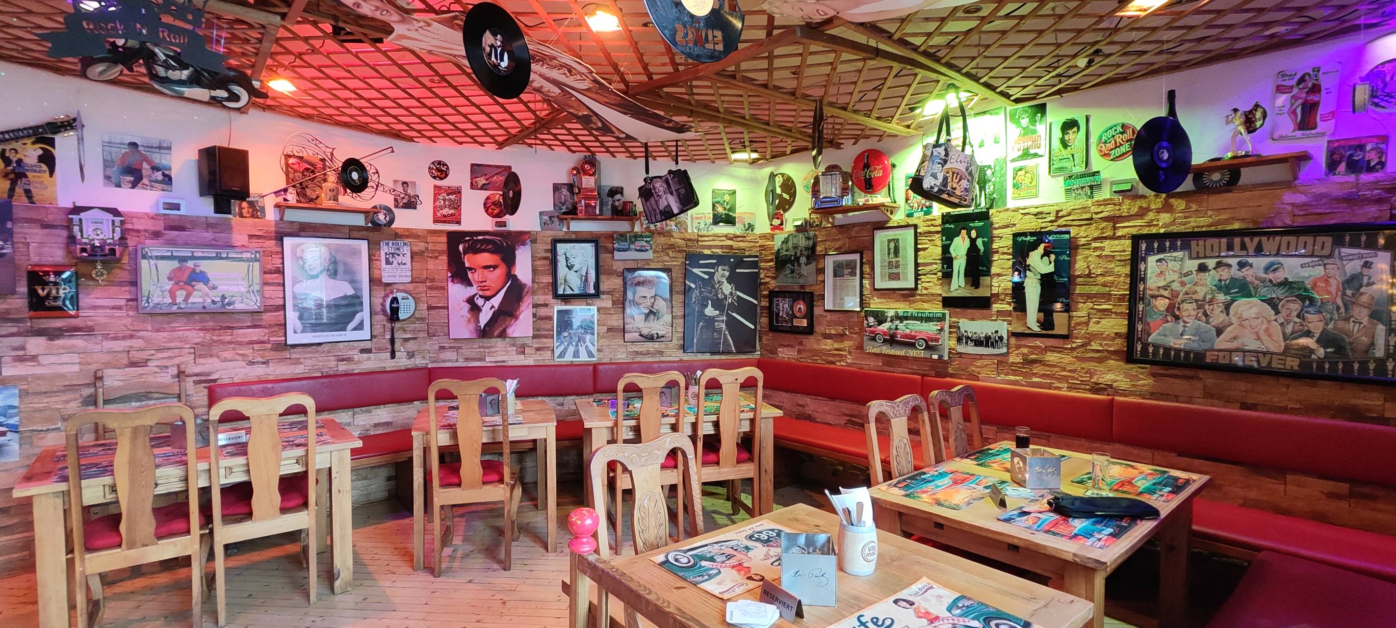 Zum Nachhören: Elvis kellnert in Bad Fredeburg