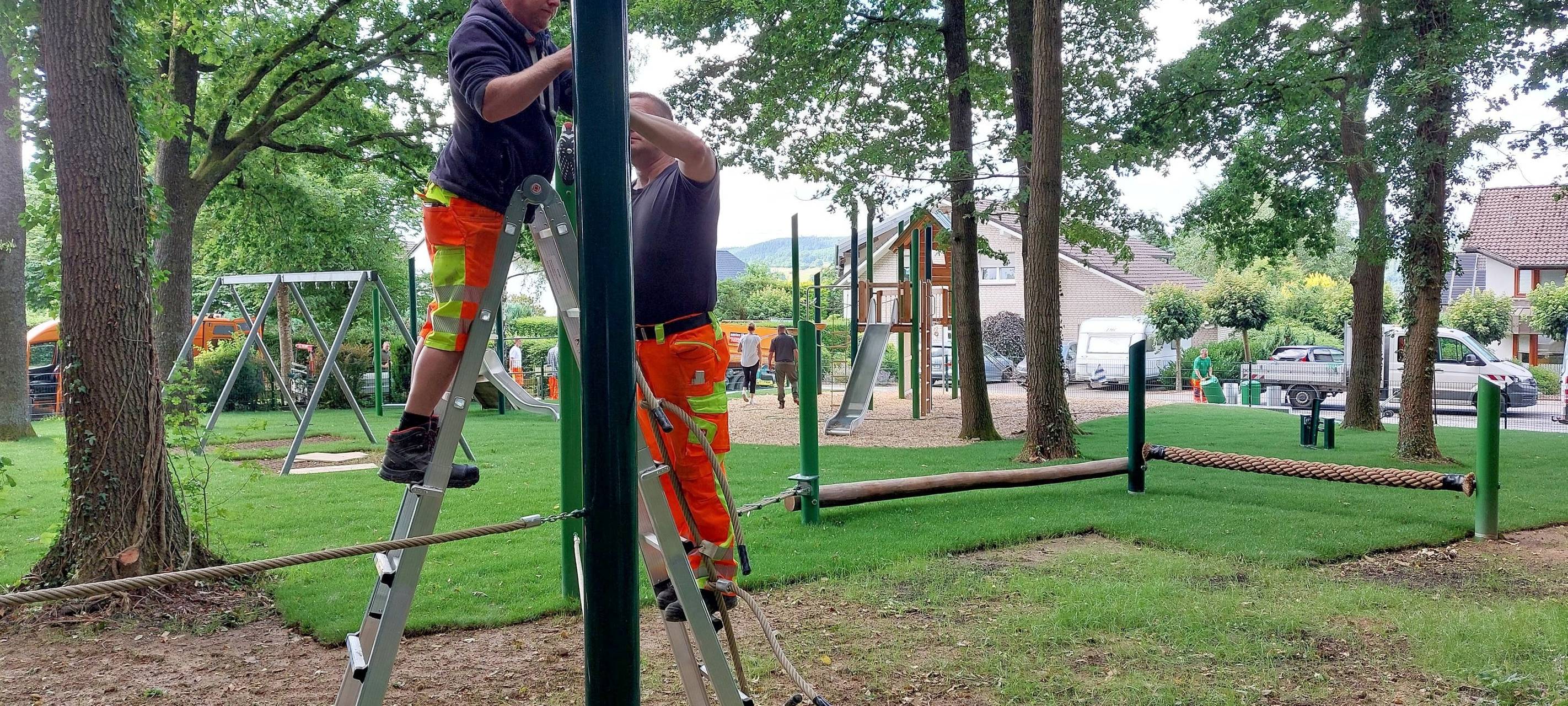 Meschede: letzte Arbeiten an neuem Spielplatz