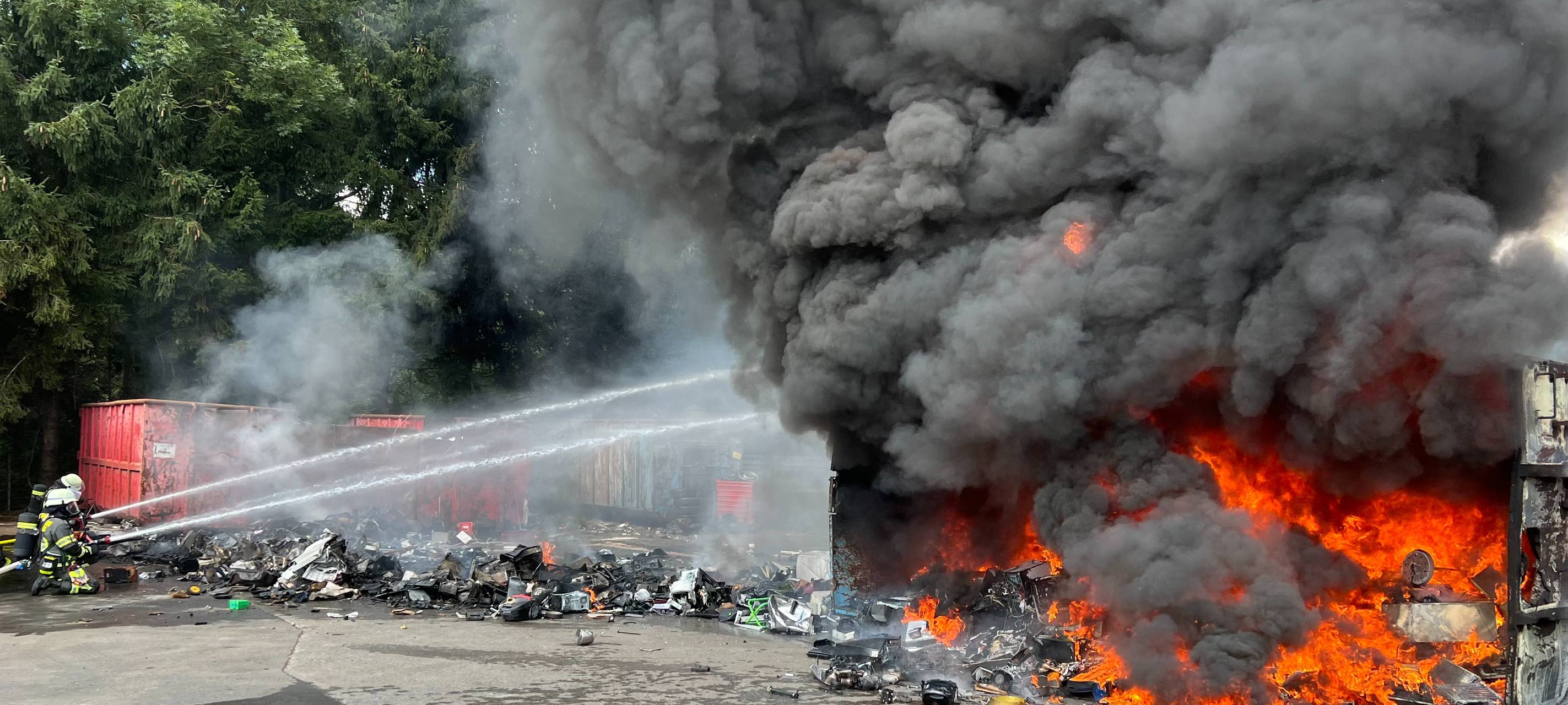 Arnsberg: Brand in Recyclingbetrieb