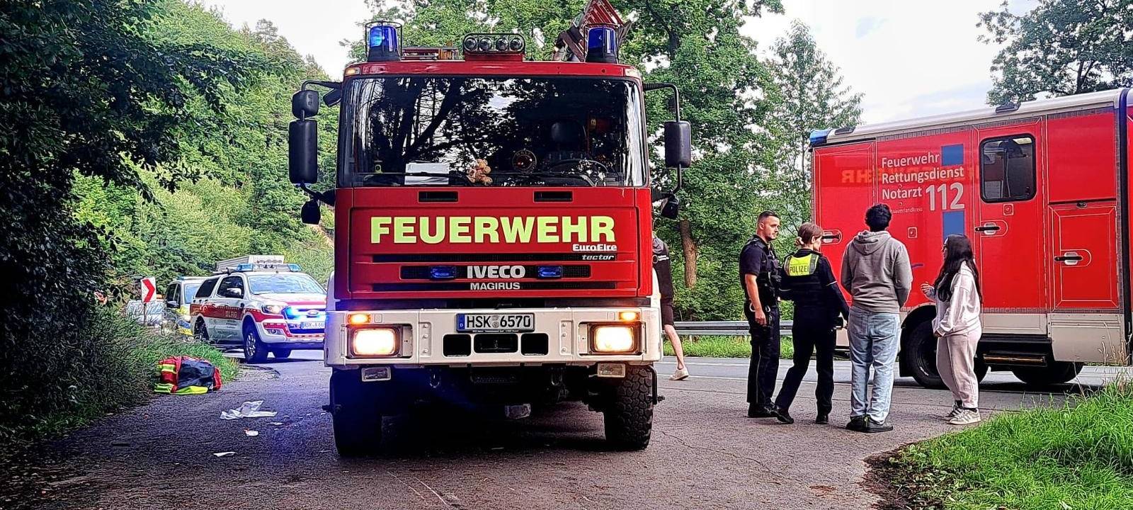 Sundern: Motorradfahrer kommt von Straße ab