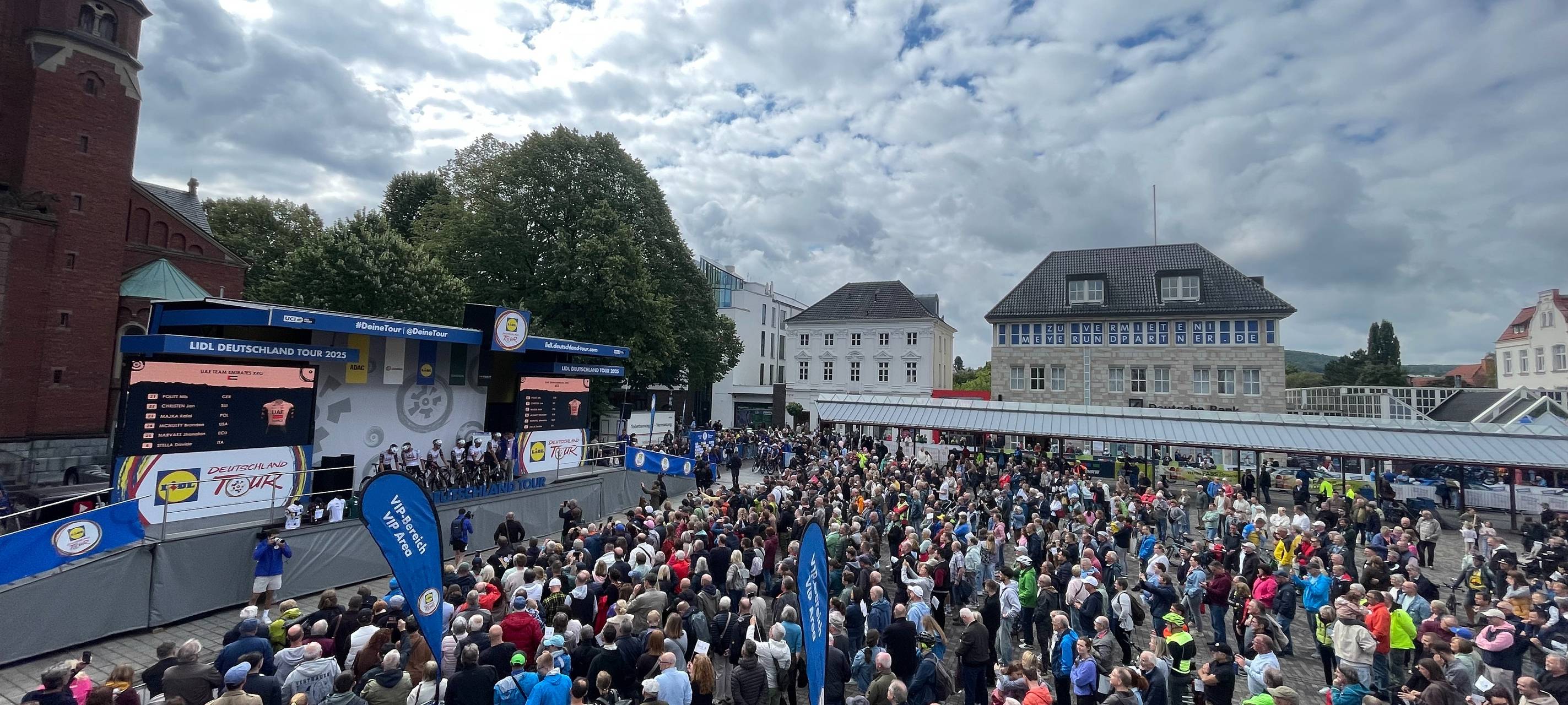 Arnsberg: Tausende Zuschauer feuern Radrennfahrer an