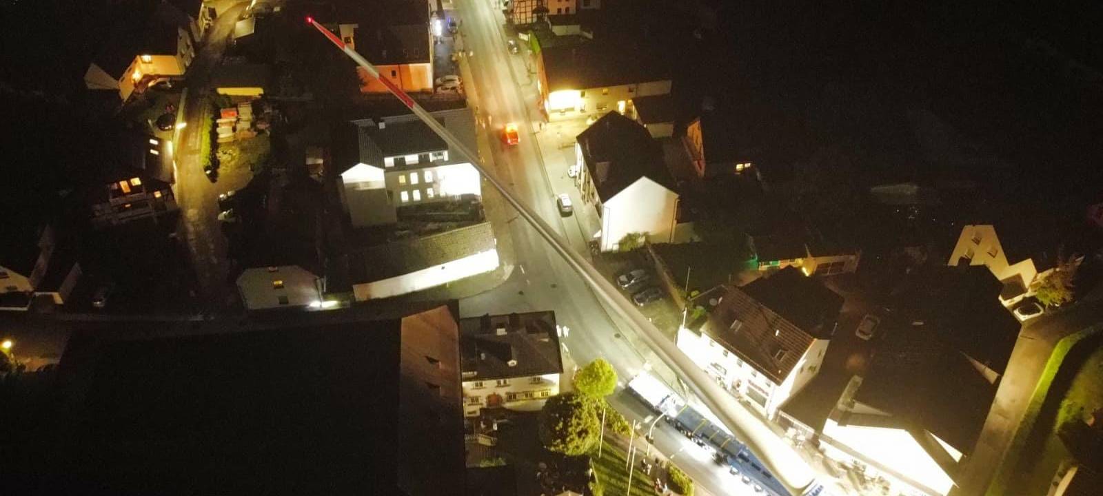 Sundern: Schwerlasttransport kann wieder weiterfahren