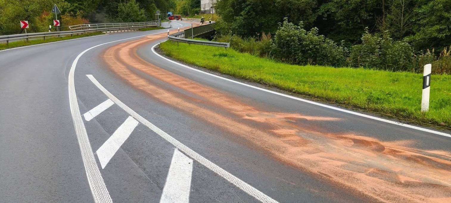 Hallenberg: Ölspur sorgt für B236-Vollsperrung