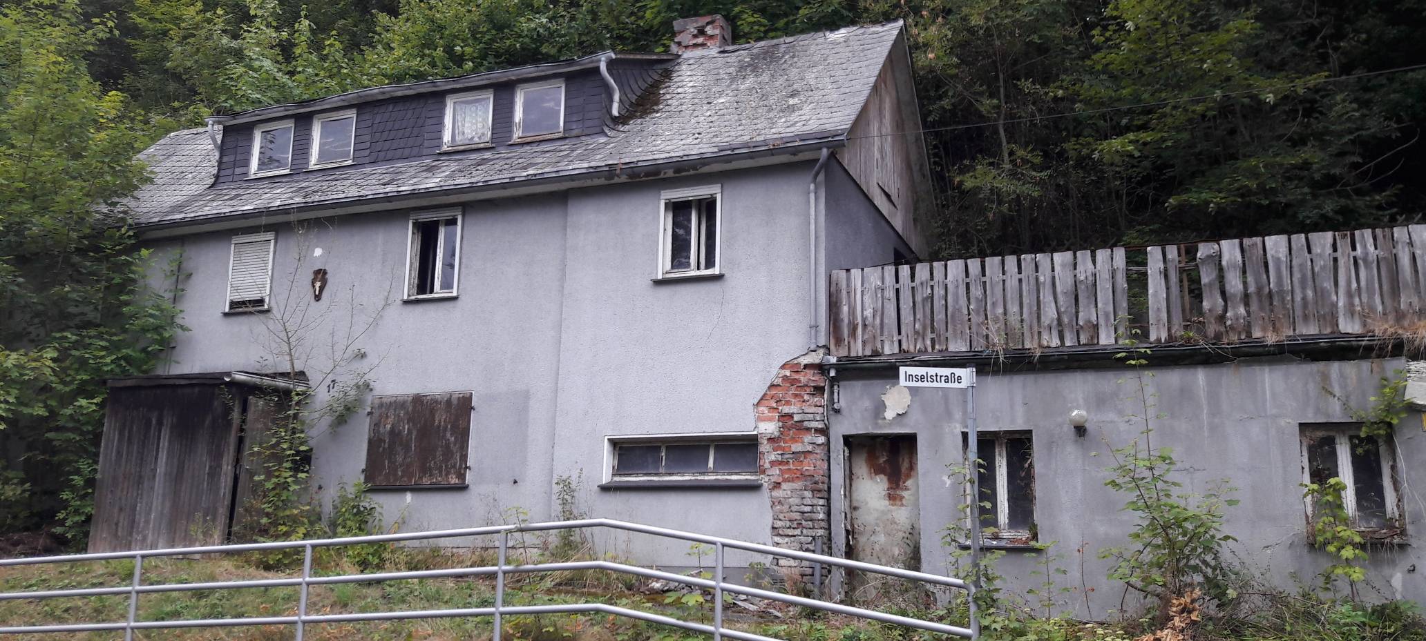 Winterberg: Abriss von Schrottimmobilie Siedlinghausen