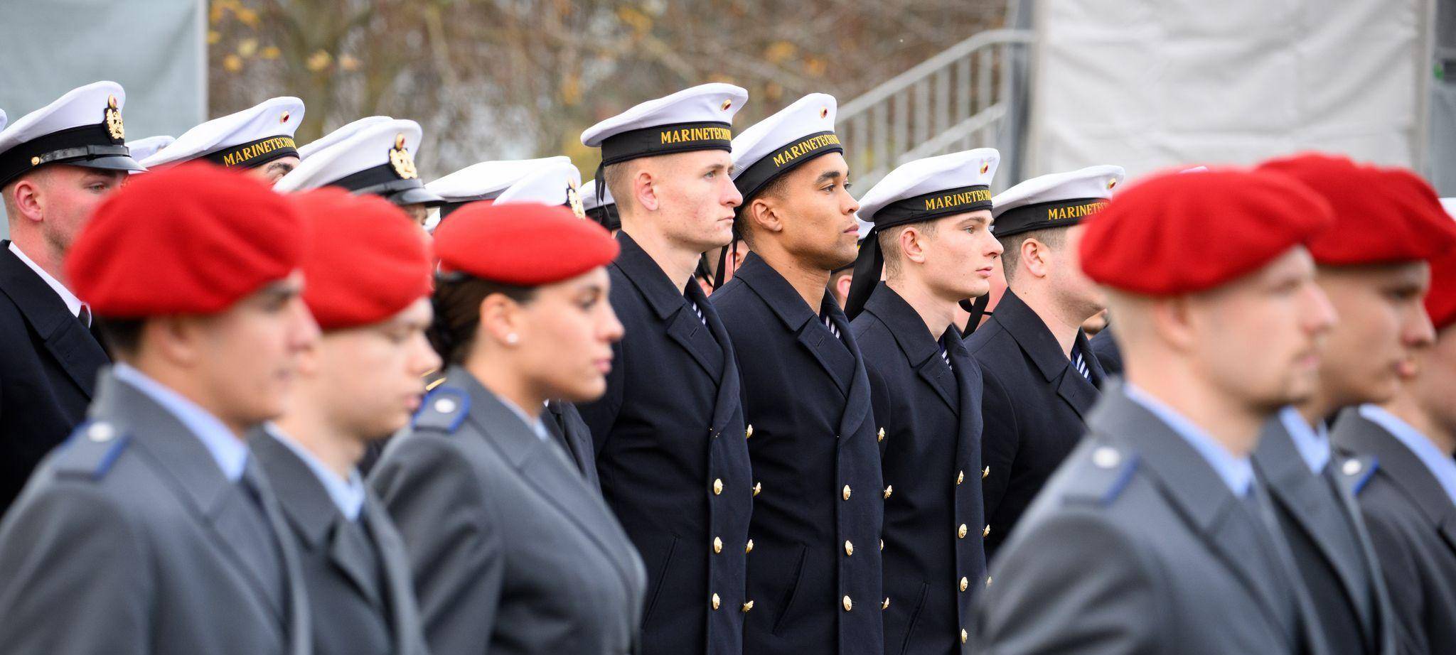 70. Jahrestag der Bundeswehr - Feierliches Gelöbnis