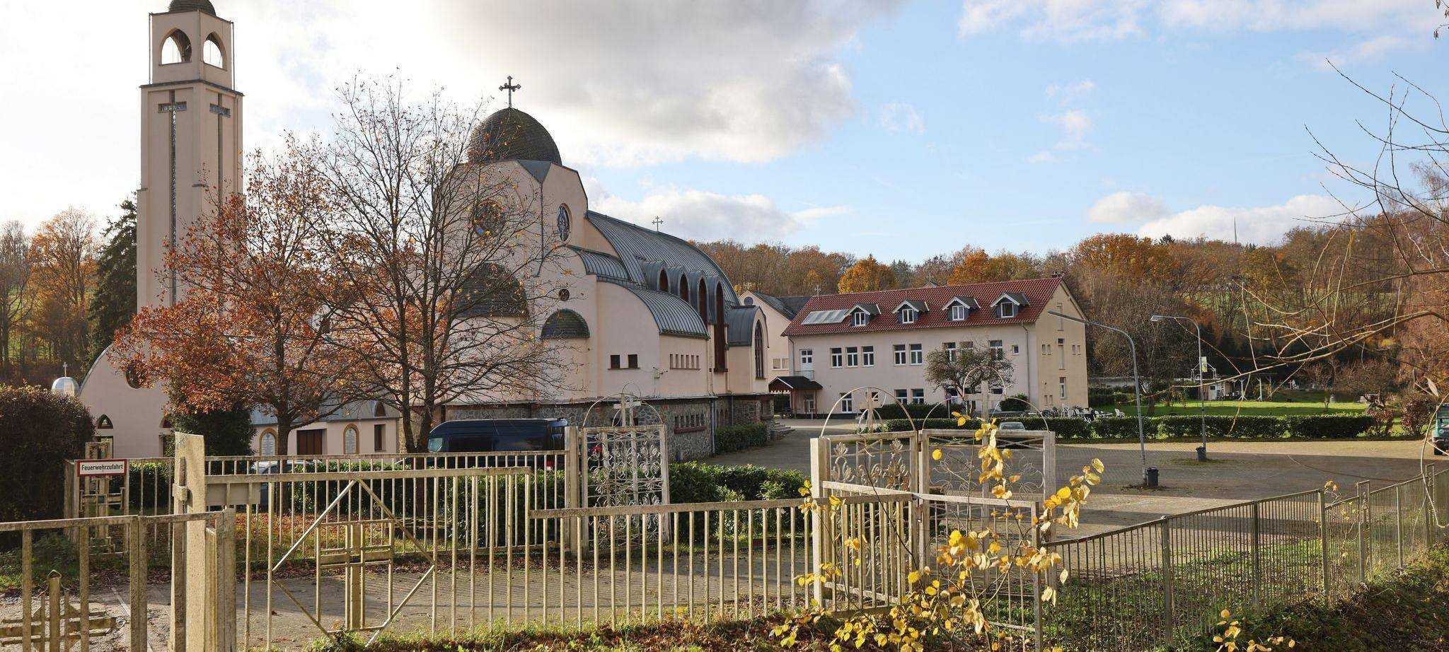 Baby vor Kloster im hessischen Waldsolms gefunden