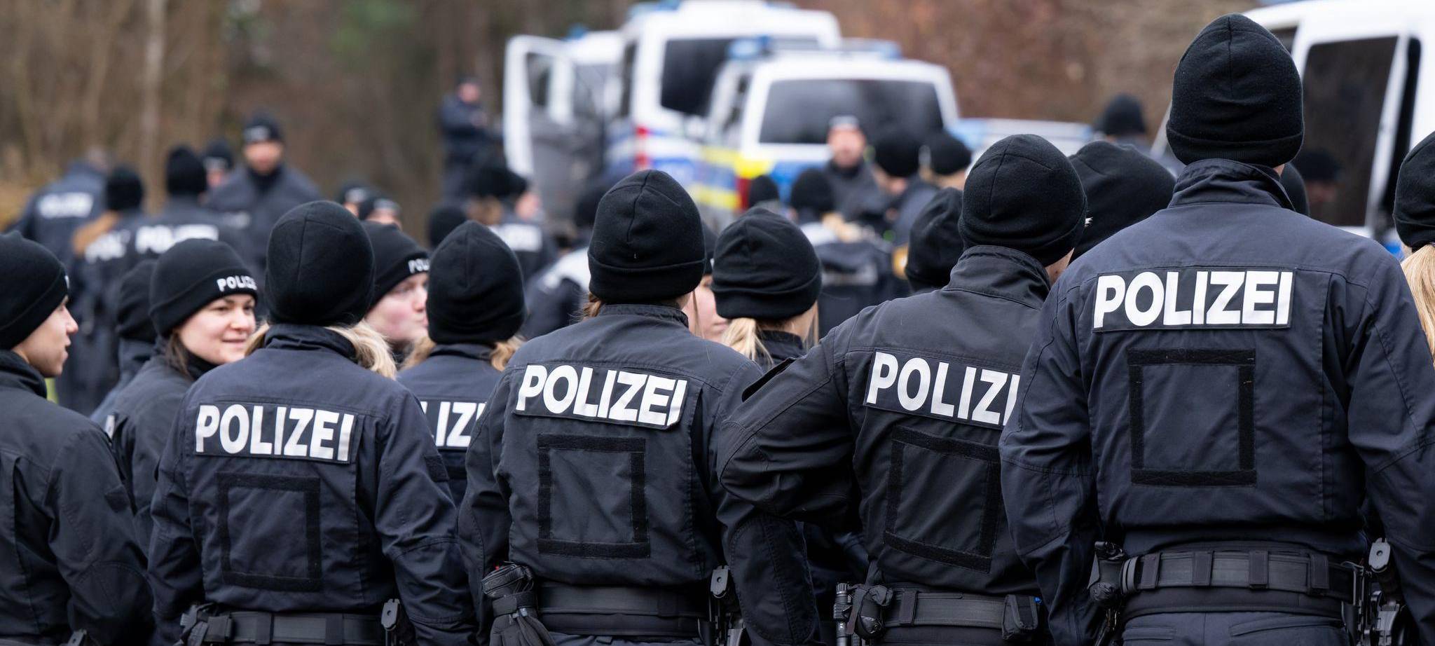 Nach dem Fund einer Frauenleiche im Wald bei München