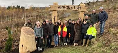 In Oeventrop werden Bäume angepflanzt