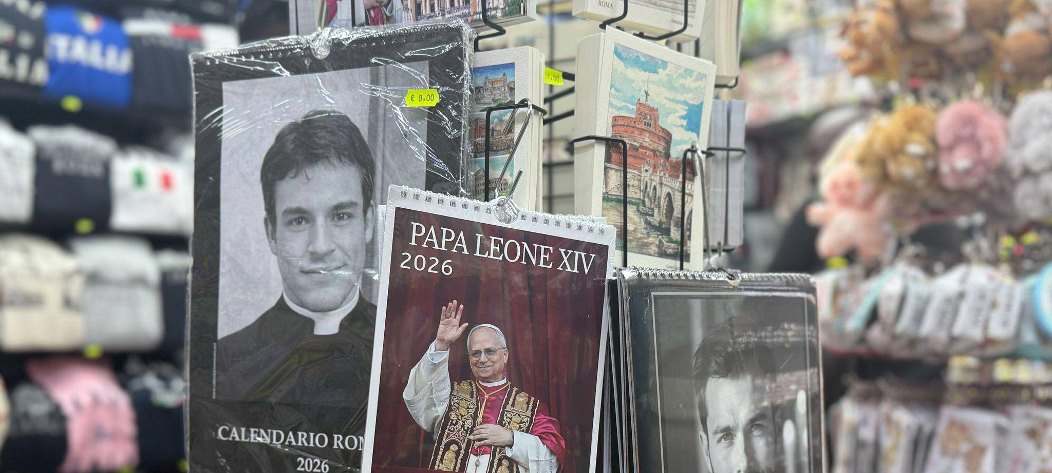 Kalender mit Papst und Priestern