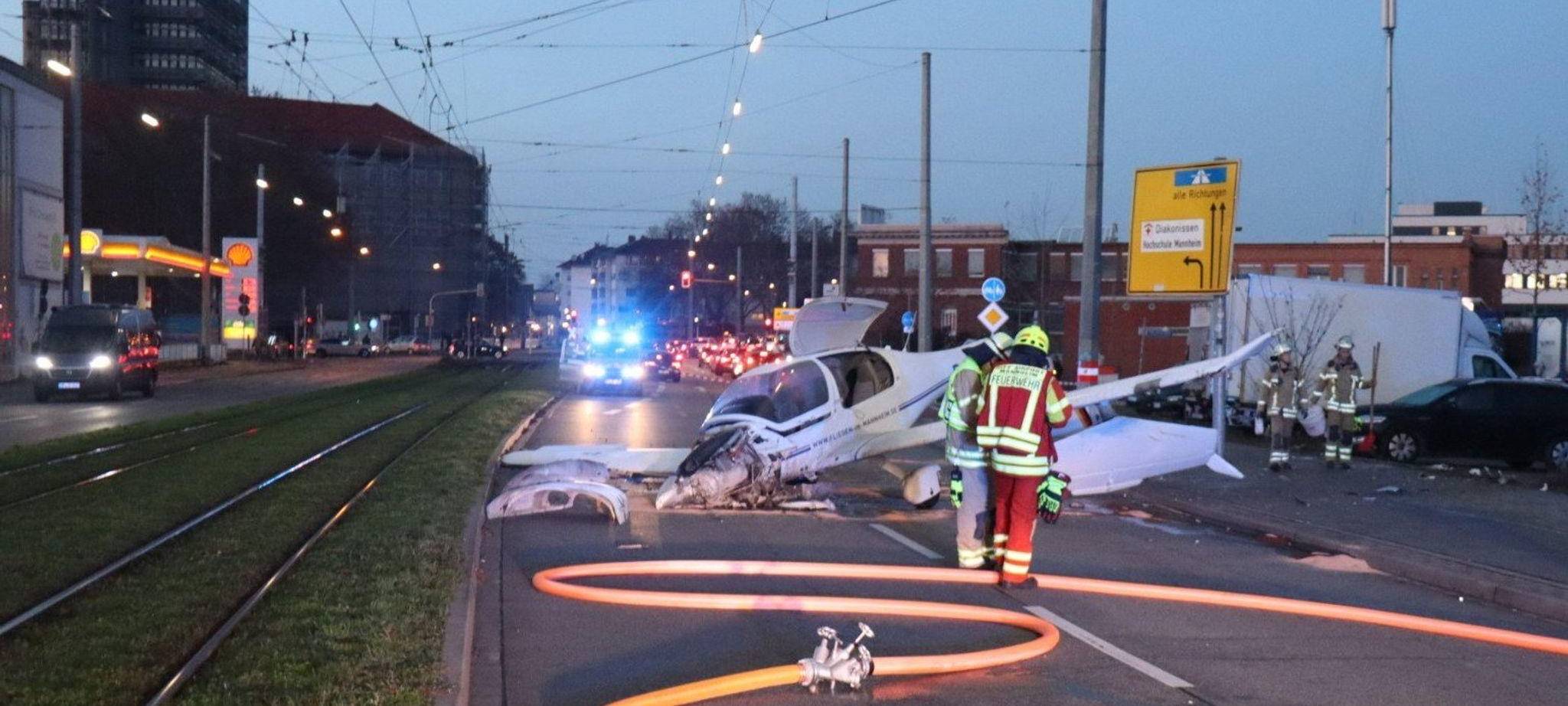Flugzeug in Stadtgebiet von Mannheim notgelandet