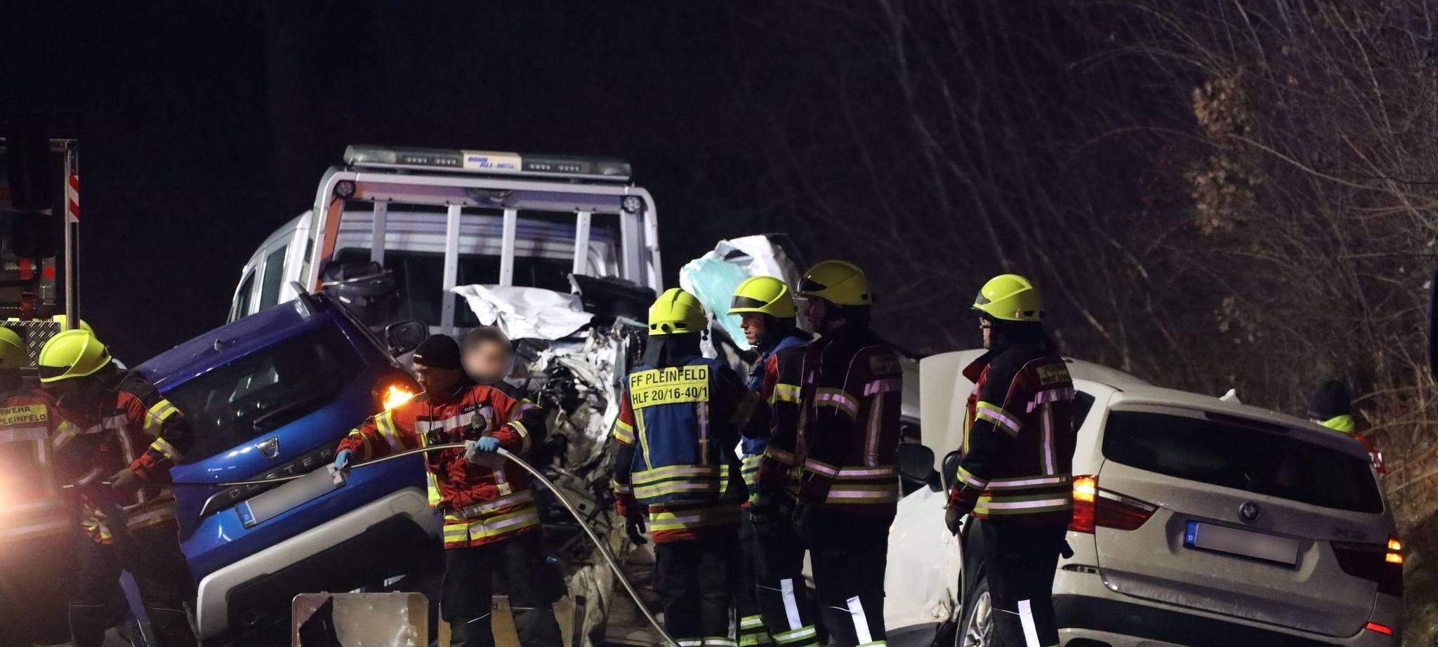 Schwerer Unfall mit mehreren Fahrzeugen in Mittelfranken