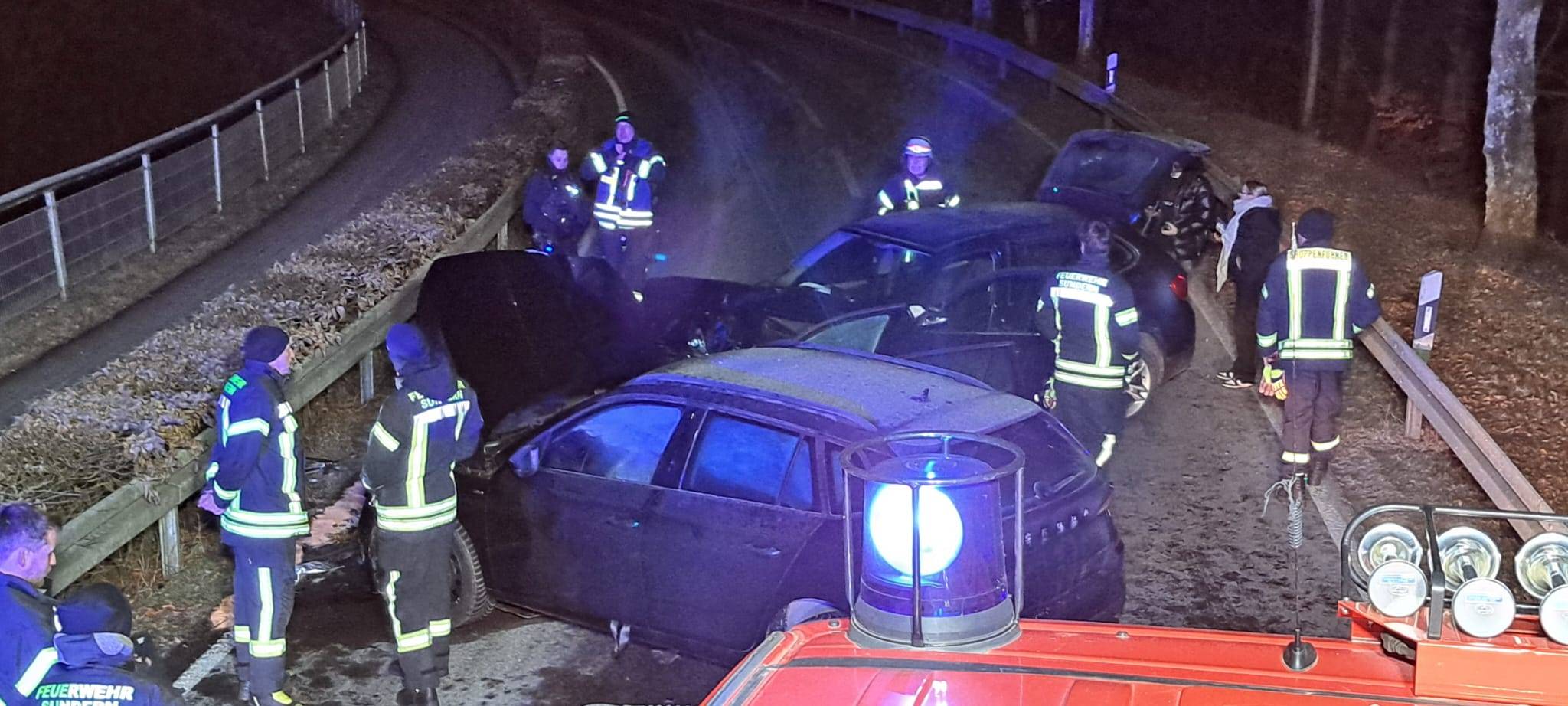 Sundern: Vier Verletzte bei Frontalcrash auf L687