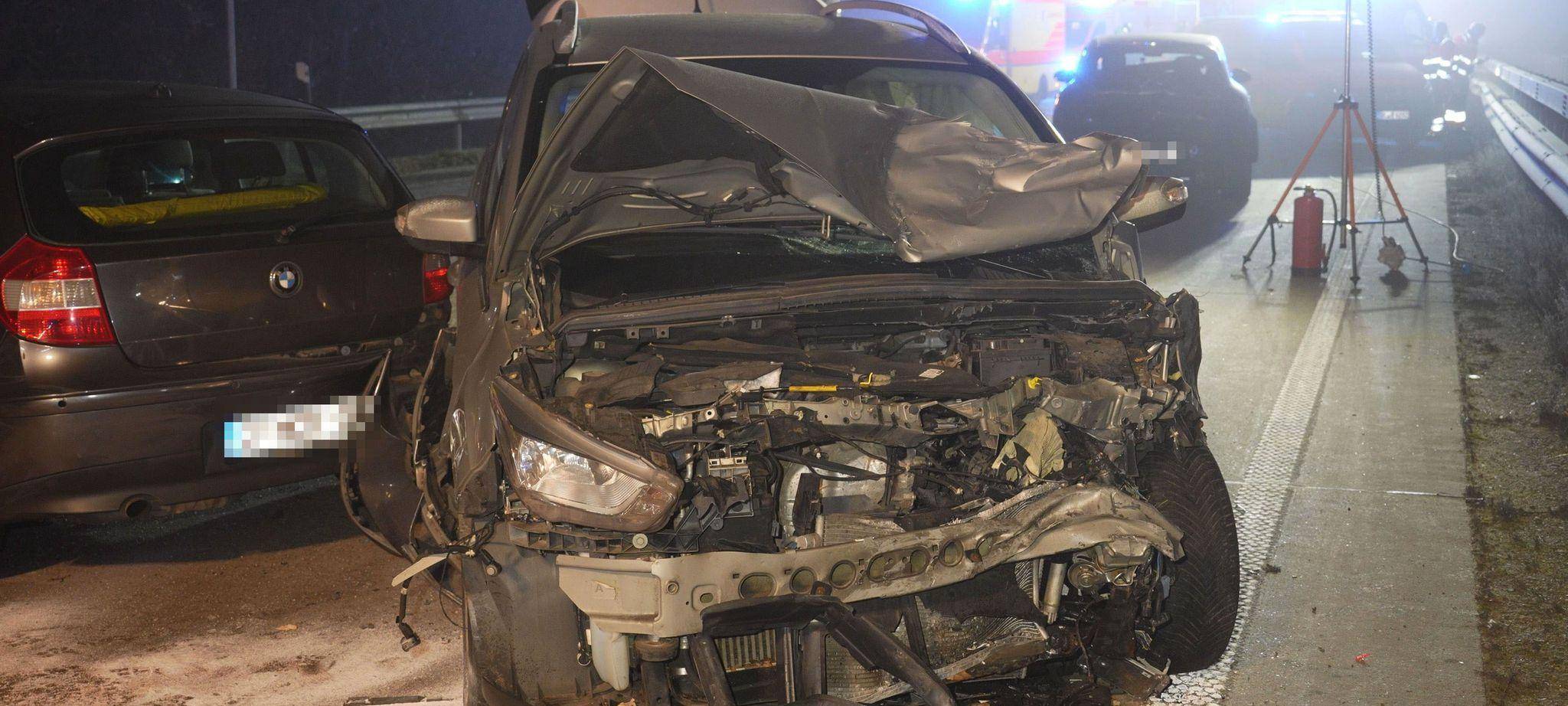 Glatteis-Unfall auf der Autobahn 1 in Niedersachsen