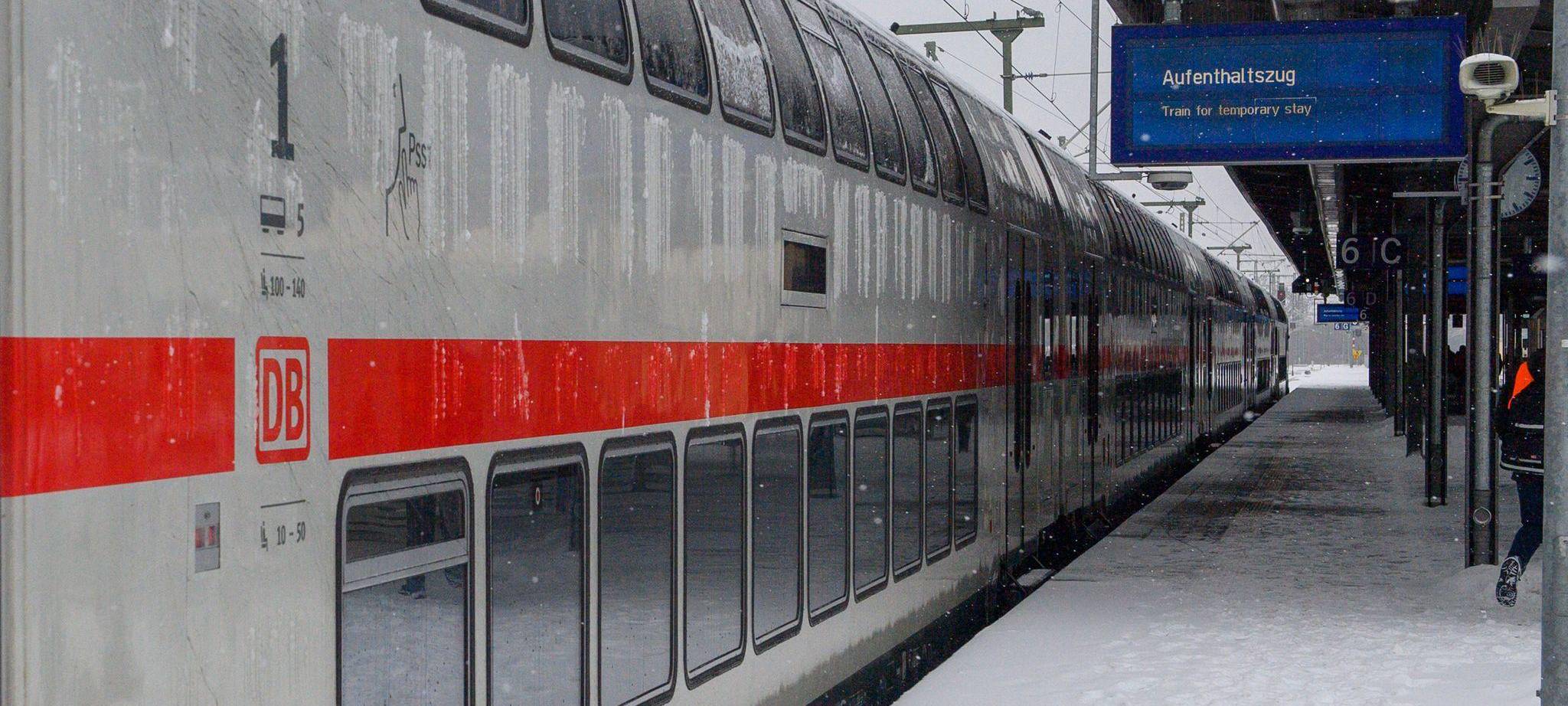 Winterwetter - Aufenthaltszug in Magdeburg