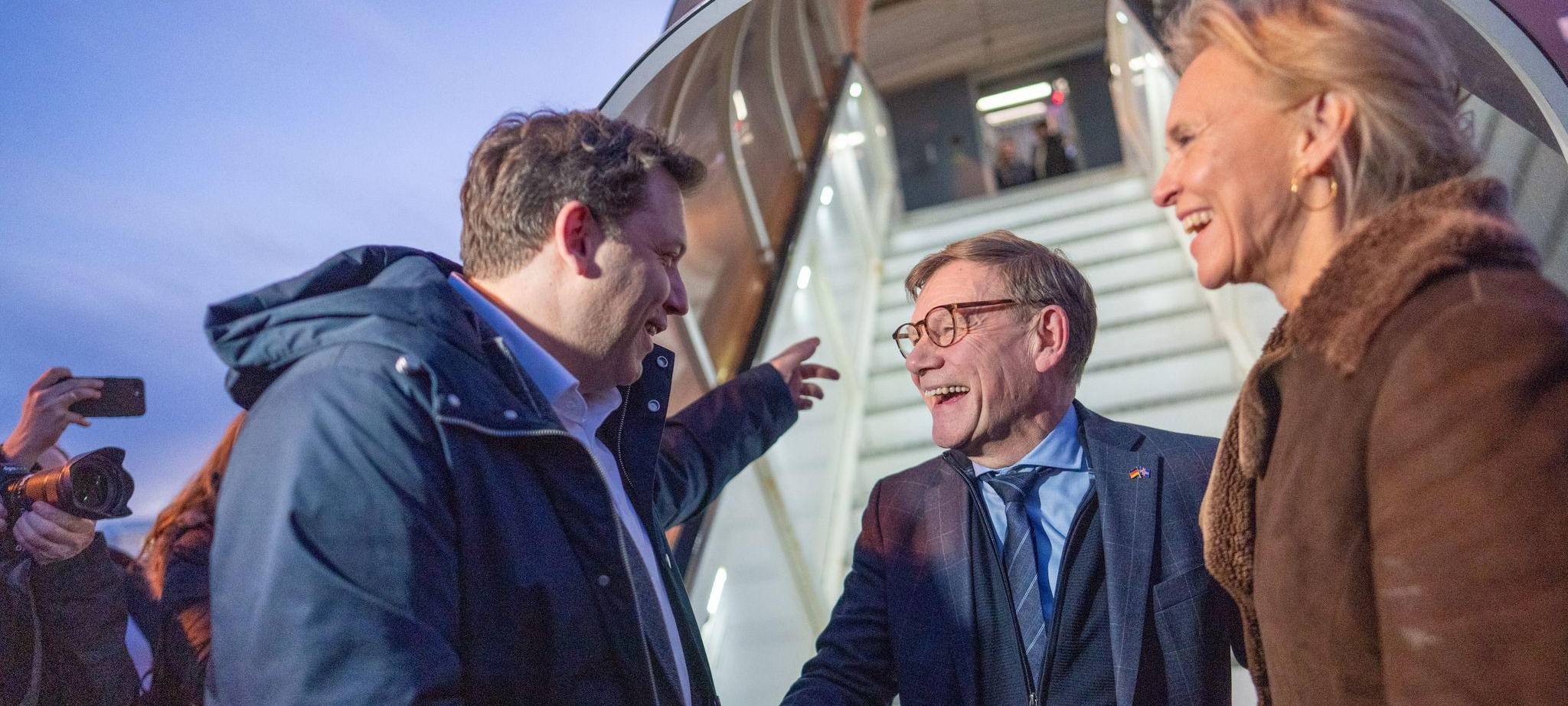 Außenminister Wadephul fliegt in die USA - Zwischenstopp Island