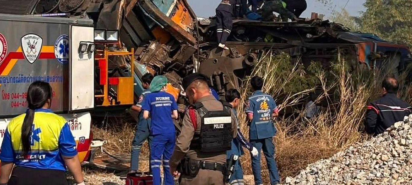 Zug kracht in Baukran