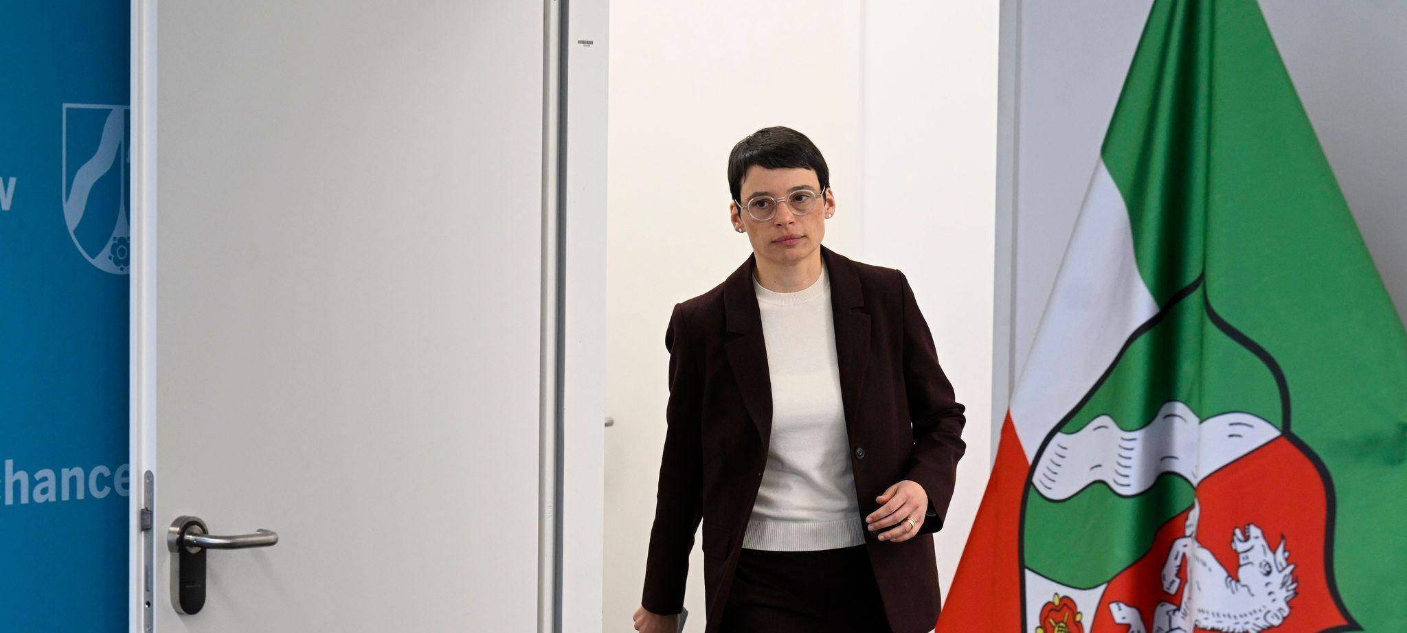 Flüchtlingsministerin Josefine Paul tritt zurück