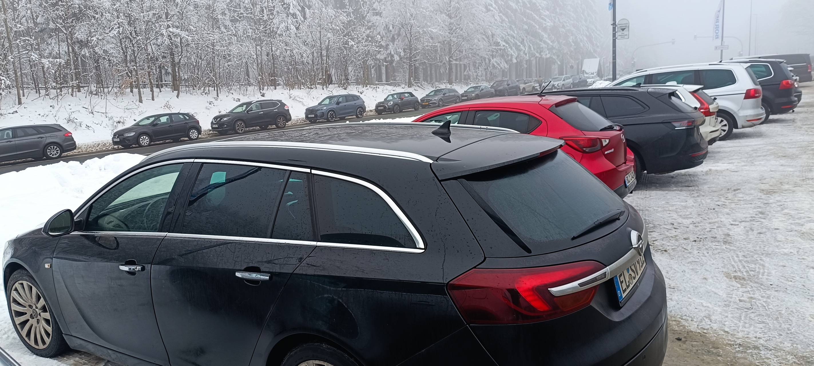 Voller Parkplatz am Winterberger Skigebiet