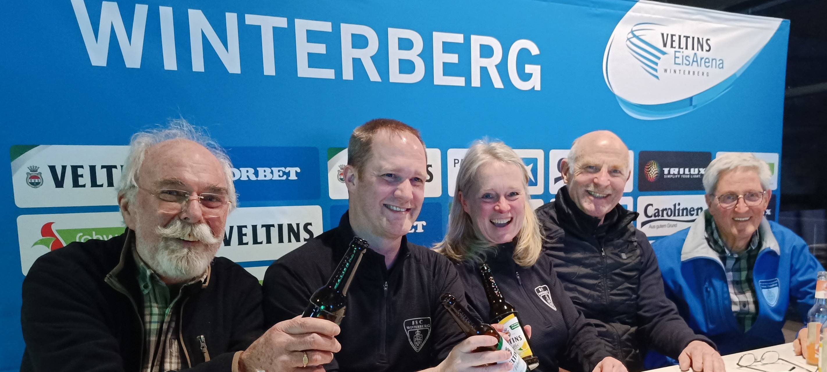 Clubmitglieder beim Olympia Public-Viewing