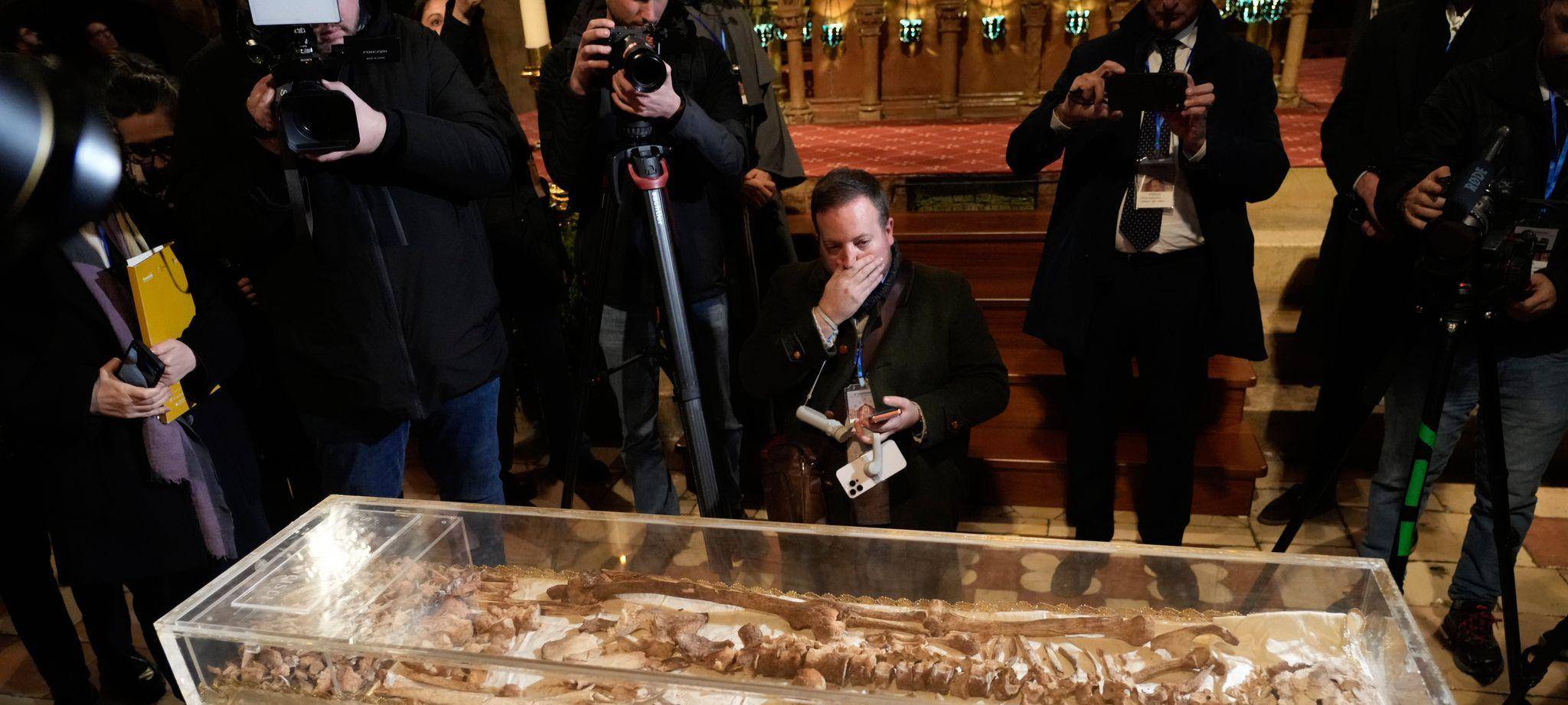 Assisi zeigt erstmals Gebeine des Heiligen Franziskus