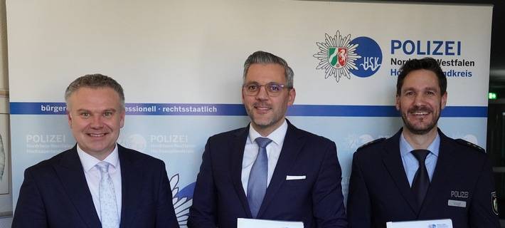 Landrat Thomas Grosche, Abteilungsleiter Polizei Thomas Vogt und Direktionsleiter Kriminalität Deniz Özkan