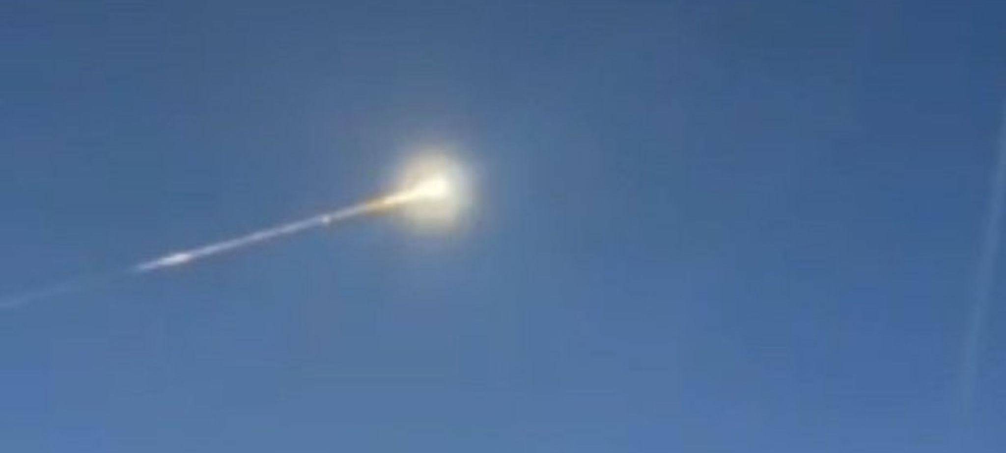 Lichtspektakel - Teile eines Meteoriten beschädigen Häuser