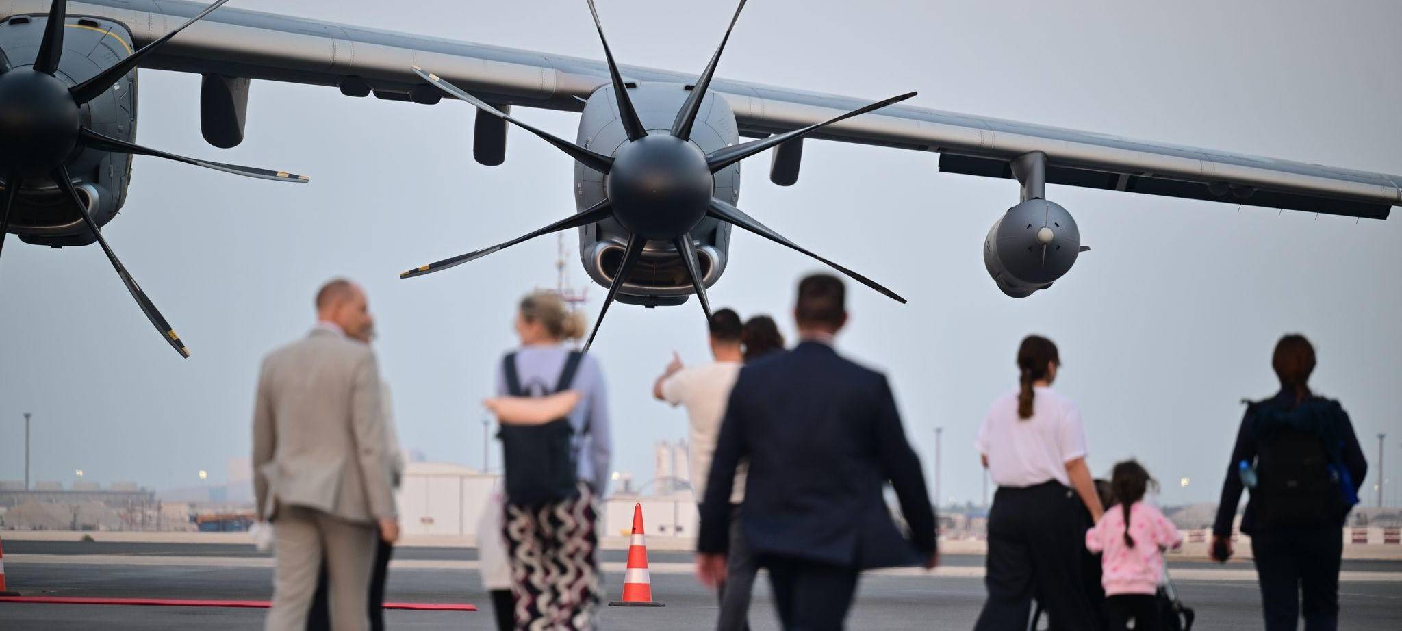 Außenminister Wadephul in Katar - Deutsche Reisende