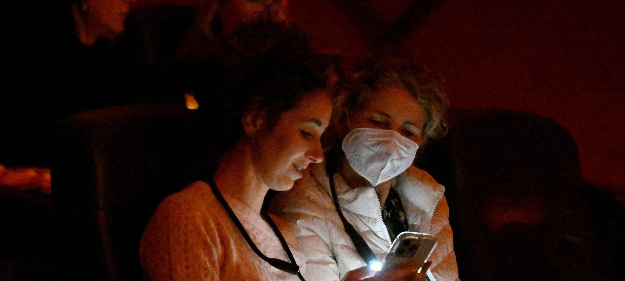 Mit Stricknadel und Wollknäuel ins Kino