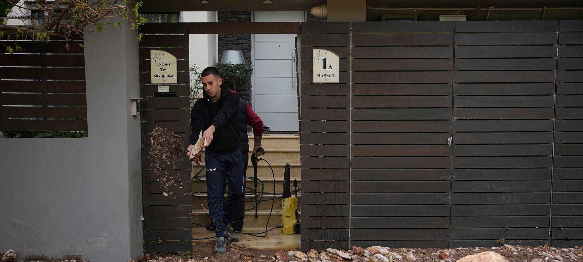 Starke Regenfälle und Saharastaub setzen Ägäis zu