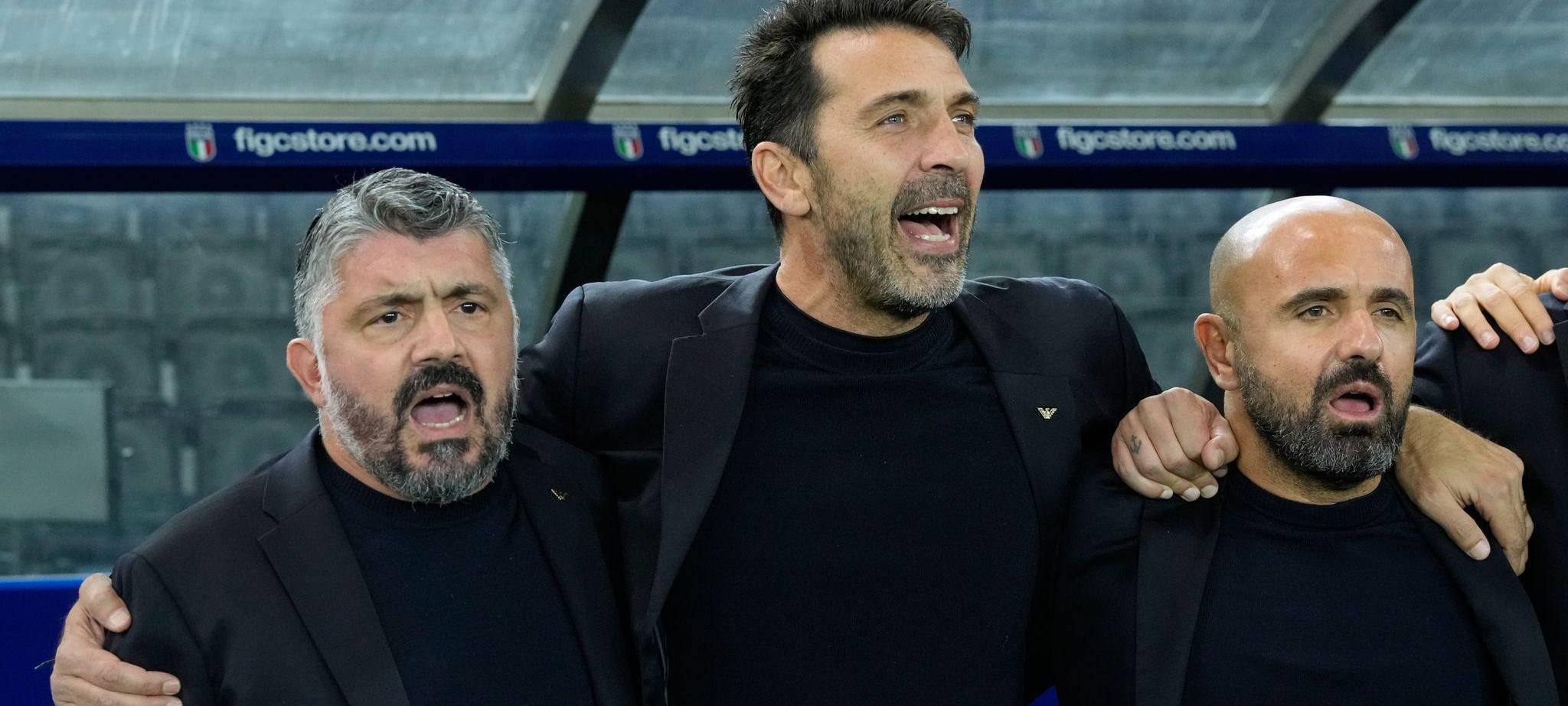 Italiens Trainer Gennaro Gattuso (l) mit Gianluigi Buffon (m)