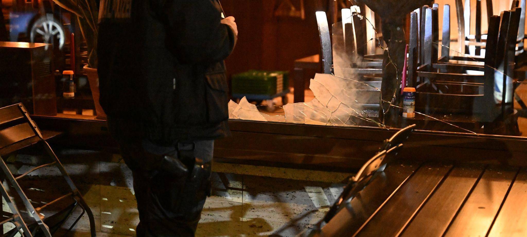 Vorfall an iraelischem Restaurant - Fenster beschädigt