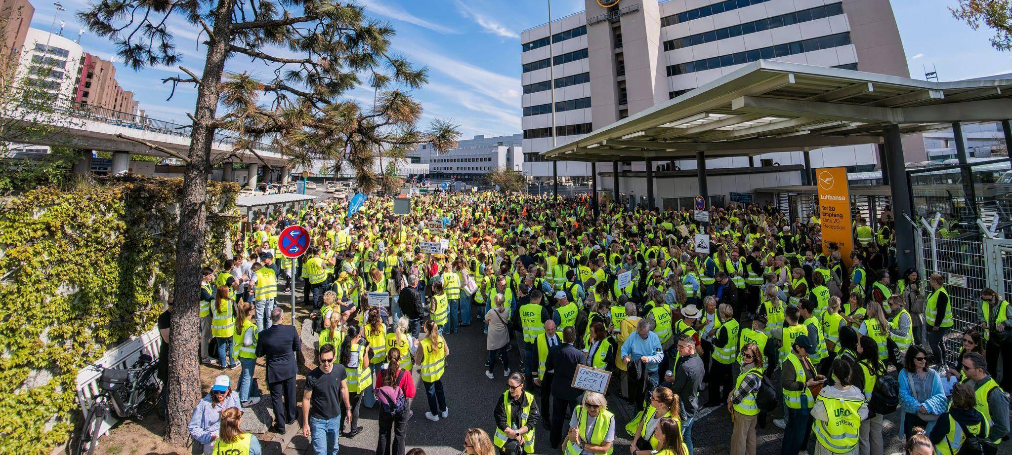 Festakt 100 Jahre Lufthansa und Streik des Kabinenpersonals