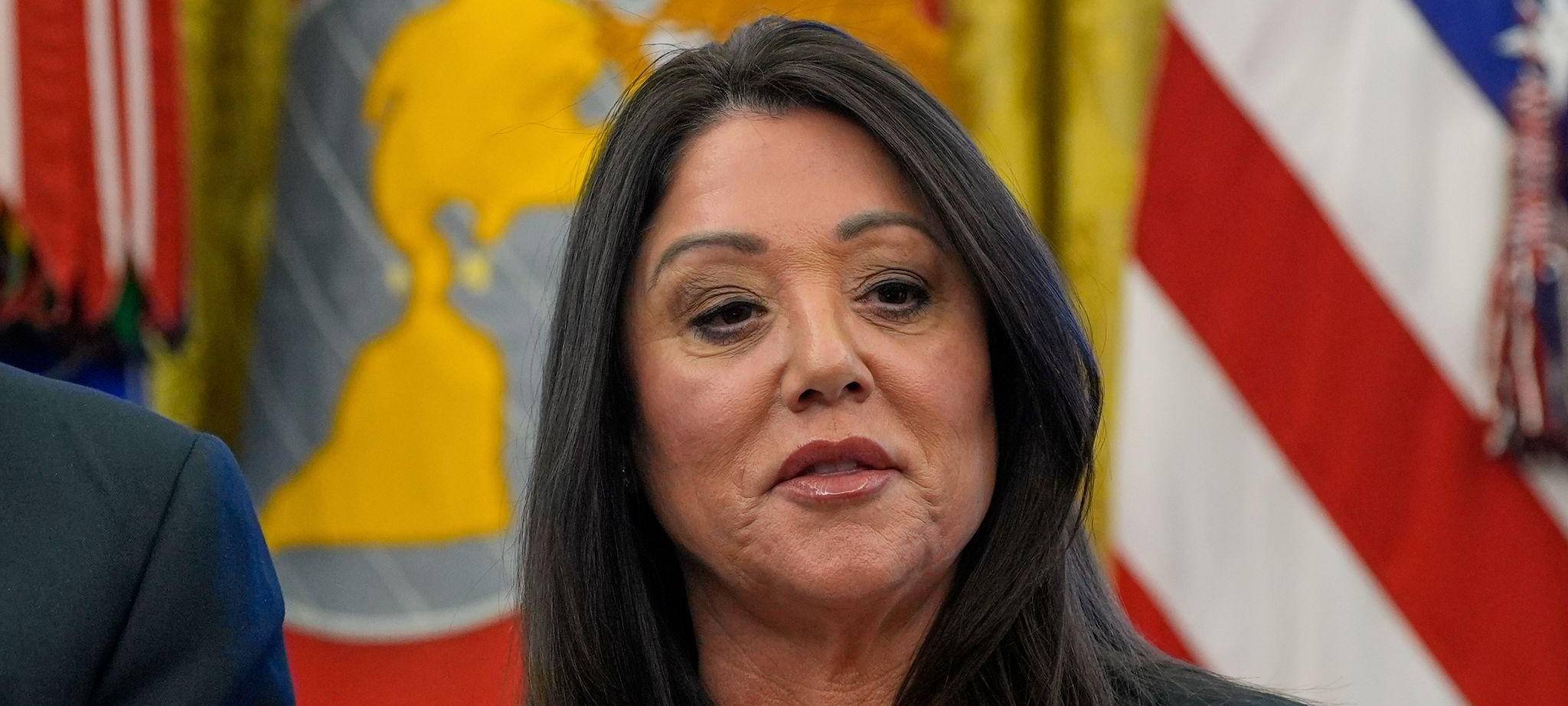 US-Präsident Trump spricht mit Reportern im Oval Office